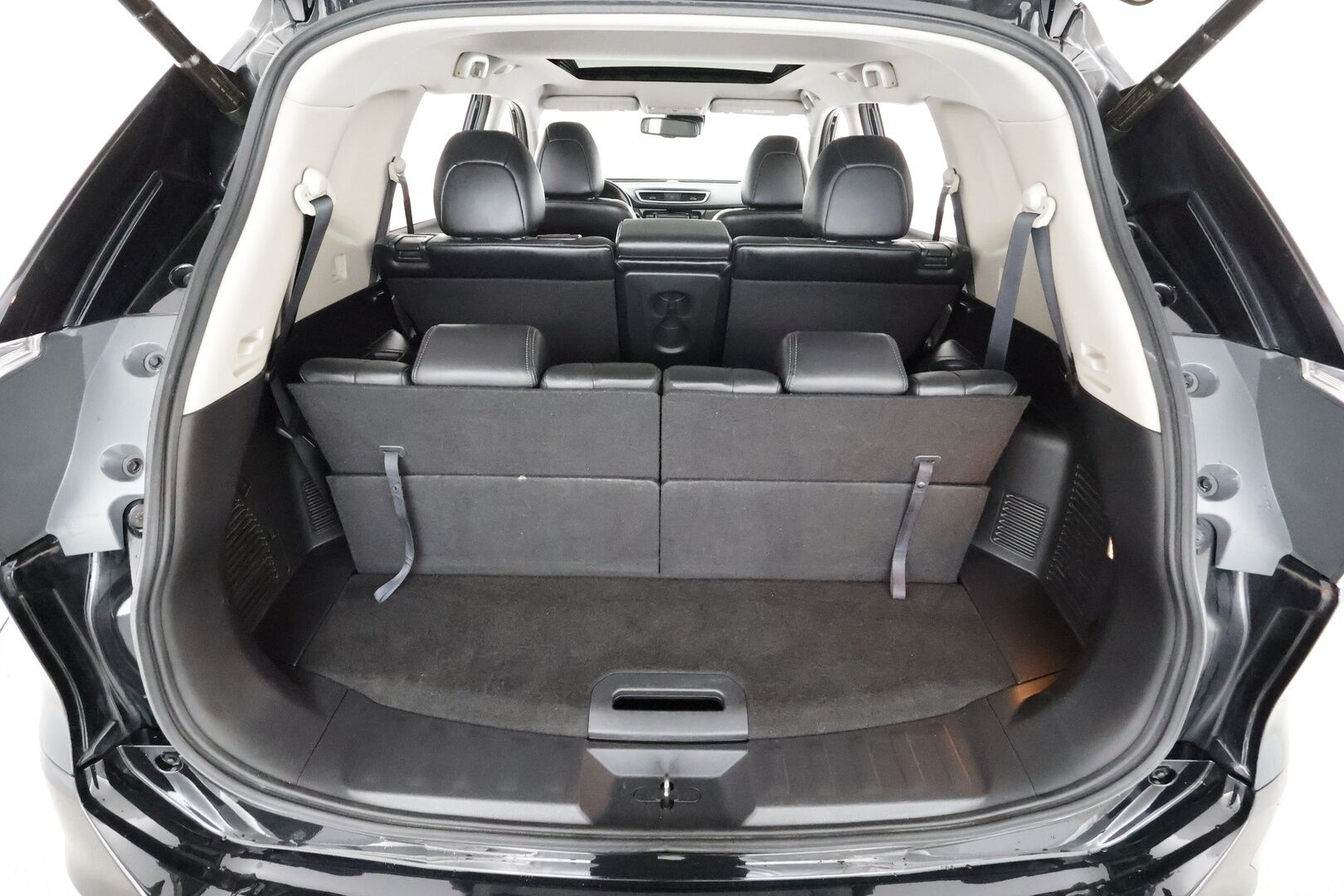 Nissan X-Trail 2015 DIG-T 163 Tekna 2WD 6 MT 7 Seats E6 * Sisätilanlämmitin / Kaistavahti / Navi / Panorama / Nahkaverhoilu / Keyless * - LED / 360° Kamera / Suomi-auto / Kahdet renkaat - HULLU BLACKWEEK KORKOTARJOUS 2,49%