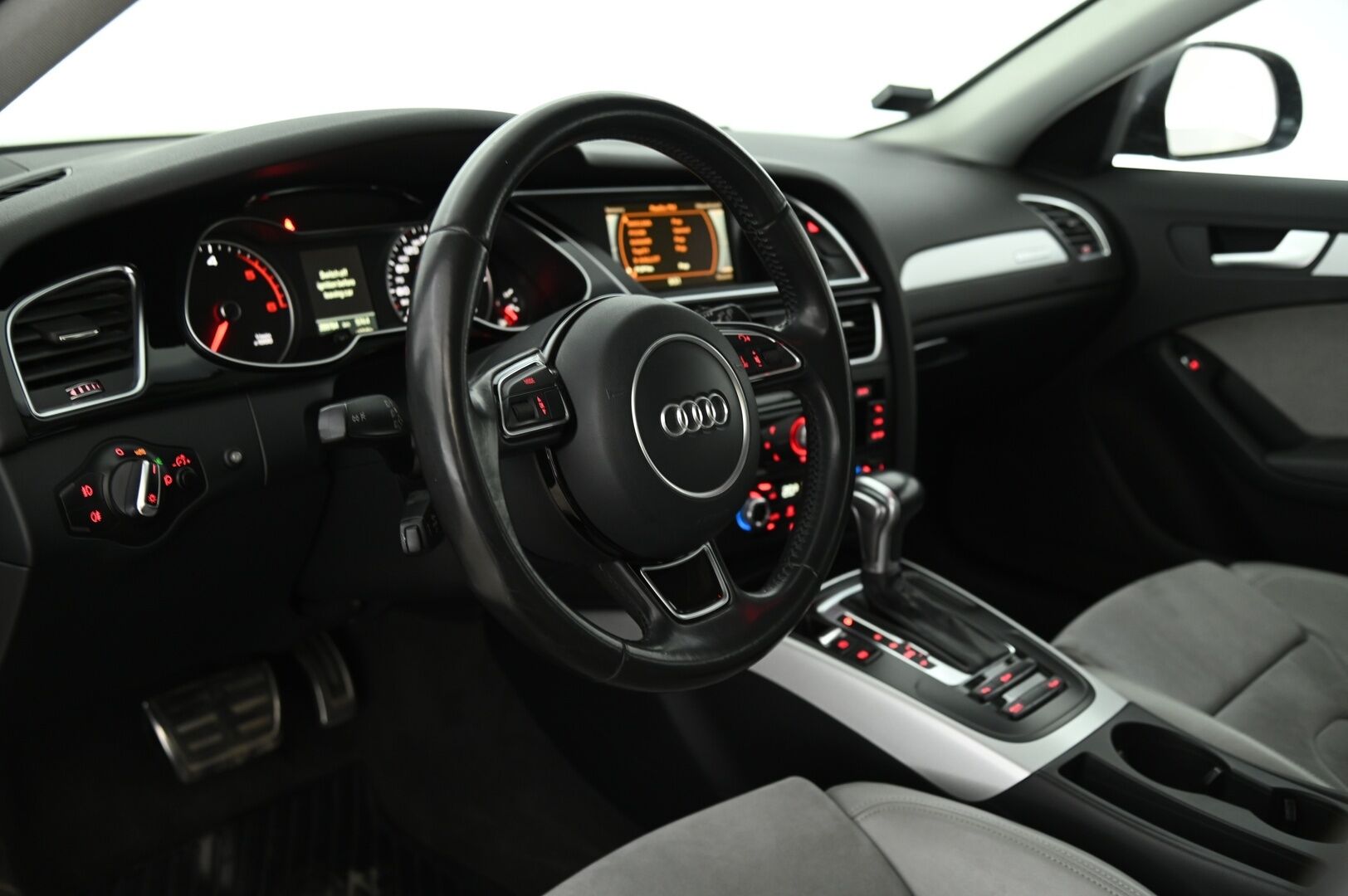 Audi A4 allroad quattro 2016 Land of quattro Edition 2,0 TDI 140 kW quattro S tronic * Suomi-Auto / Webasto / Sportti penkit / Nahka-Alcantara / Kessy* - Kattava varustelu!  Suomi-auto! Uusi tuulilasi!