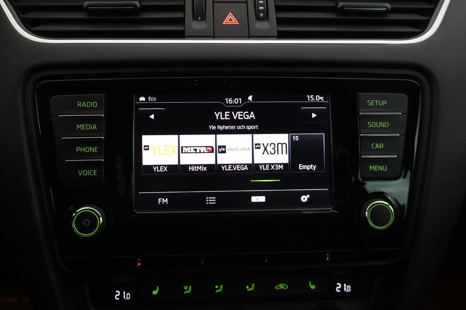 Skoda Octavia 2015 Combi 2,0 TSI RS DSG Autom * Suomi-auto / ACC / Webasto / Tutkat / Kessy / Lämm. tuulilasi / Sporttipenkit * - * Sporttinen juuri huollettu farmari seuraavalle! Kahdet asialliset renkaat ja vanteet, kovat varusteet! * - HULLUT VÄLIPÄIVÄT KORKOTARJOUS 2,49%