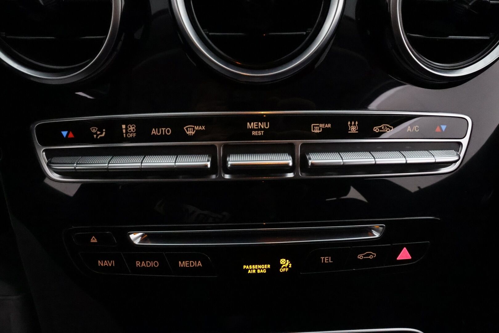 Mercedes-Benz C 2016 200 4Matic A AMG Premium Edition *Webasto / Vakkari / ILS-LED / P.tutkat / Sporttipenkit / Koukku* - Suomi-auto / Kahdet renkaat aluvanteilla 