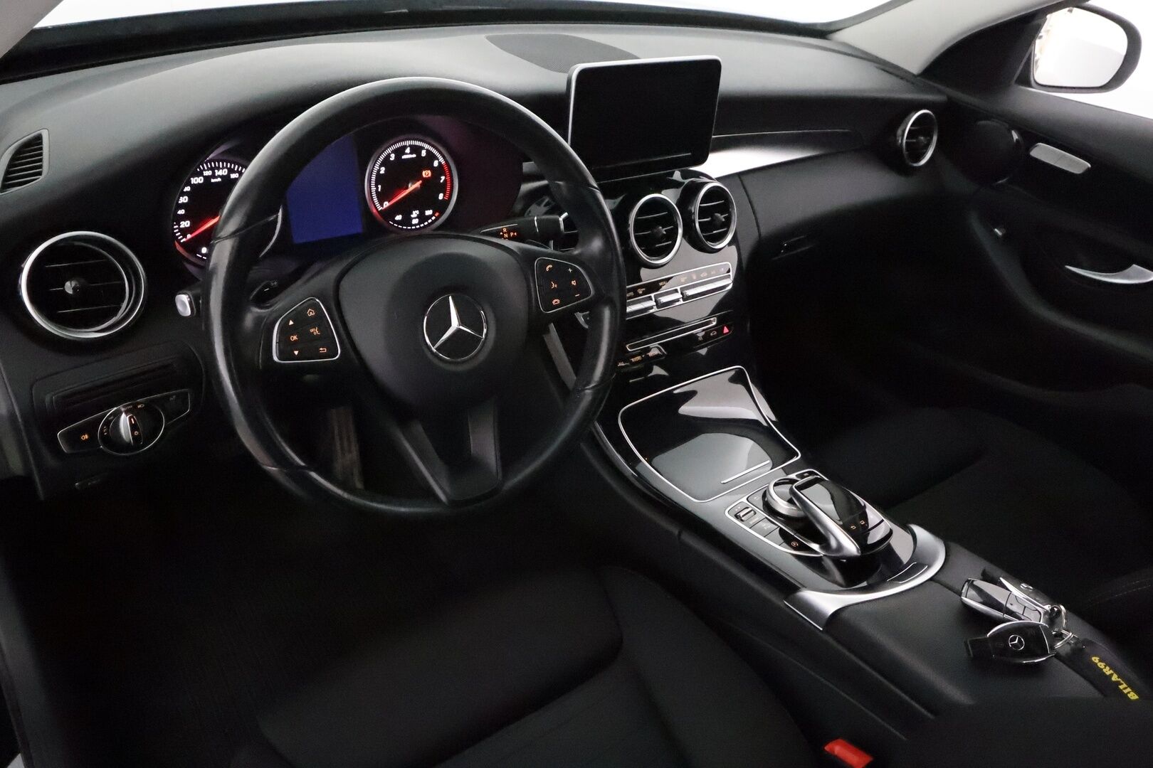 Mercedes-Benz C 2016 200 4Matic A AMG Premium Edition *Webasto / Vakkari / ILS-LED / P.tutkat / Sporttipenkit / Koukku* - Suomi-auto / Kahdet renkaat aluvanteilla 