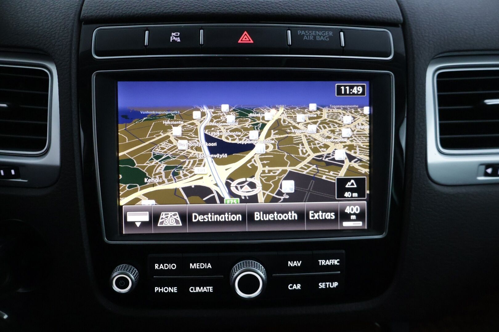 Volkswagen Touareg 2016 3,0 V6 TDI 150 kW (204 hv) 4MOTION Tiptronic-automaatti * Suomiauto / Webasto / P.Kamera / Vetokoukku / Navi * - *Vetomassa 3500kg / Muistipenkki / Kahdet renkaat vanteilla / Rautajousilla!*