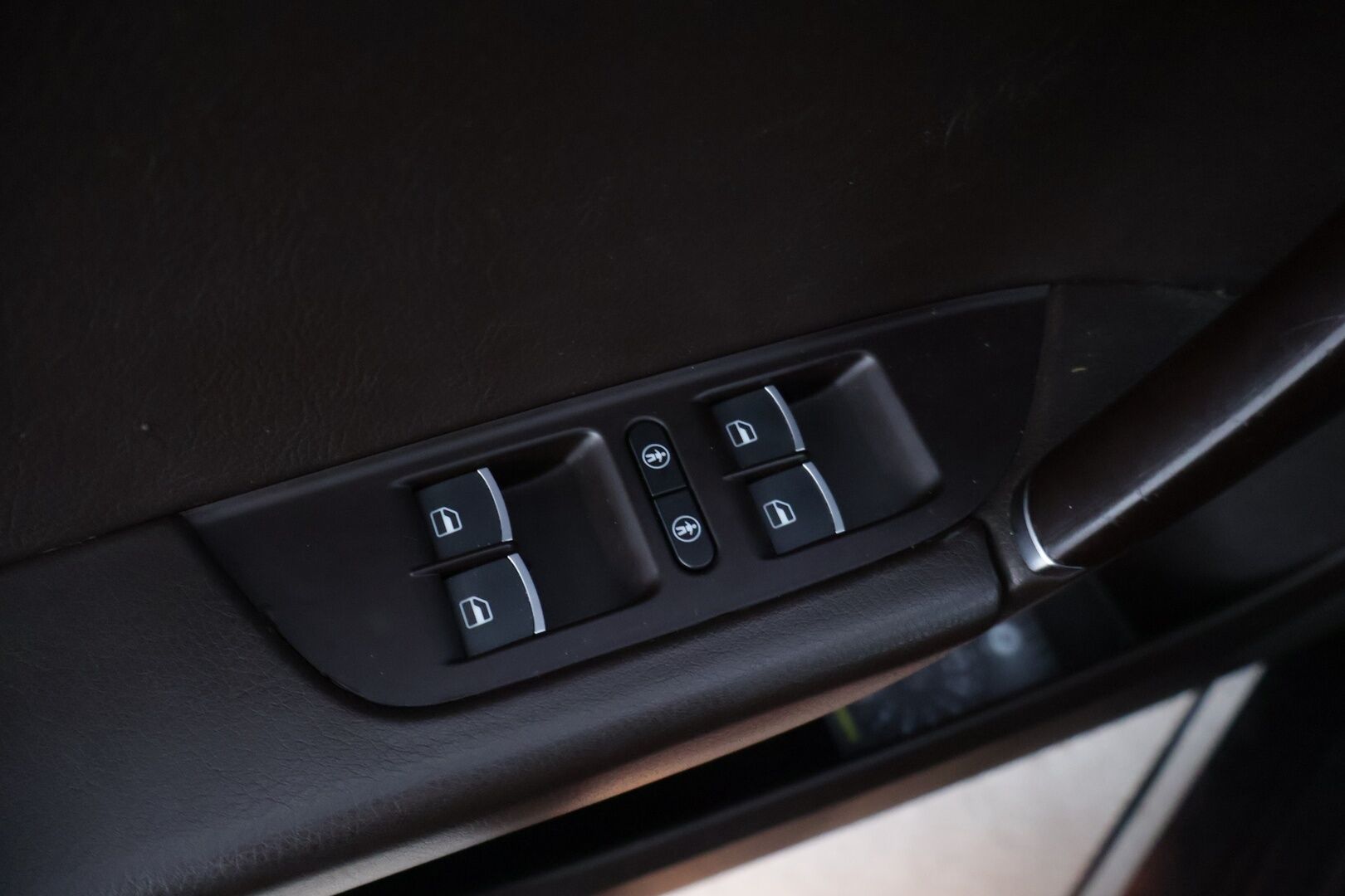 Volkswagen Touareg 2016 3,0 V6 TDI 150 kW (204 hv) 4MOTION Tiptronic-automaatti * Suomiauto / Webasto / P.Kamera / Vetokoukku / Navi * - *Vetomassa 3500kg / Muistipenkki / Kahdet renkaat vanteilla / Rautajousilla!*