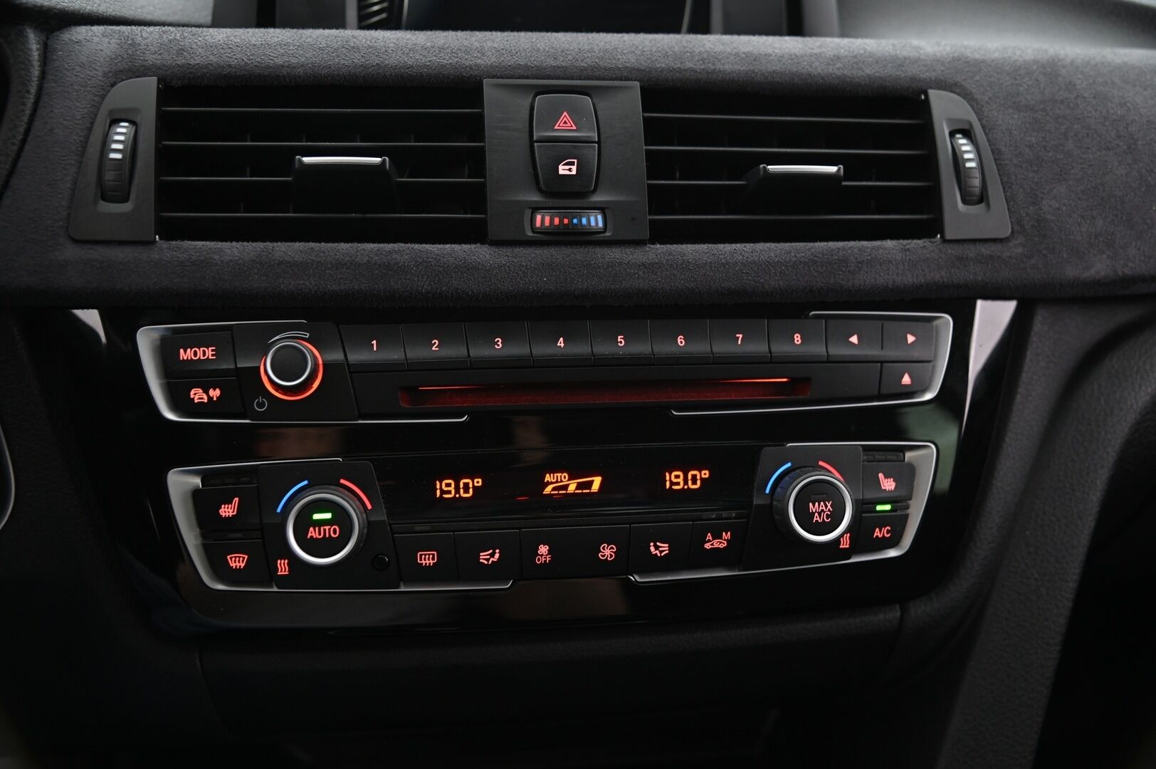 BMW 316 2016 F30 LCI Sedan Business *LED / Bluetooth / P.tutkat / Lohkolämmitin & sisäpistoke / Vakkari* - 2x hyvät renkaat / Juuri huollettu!