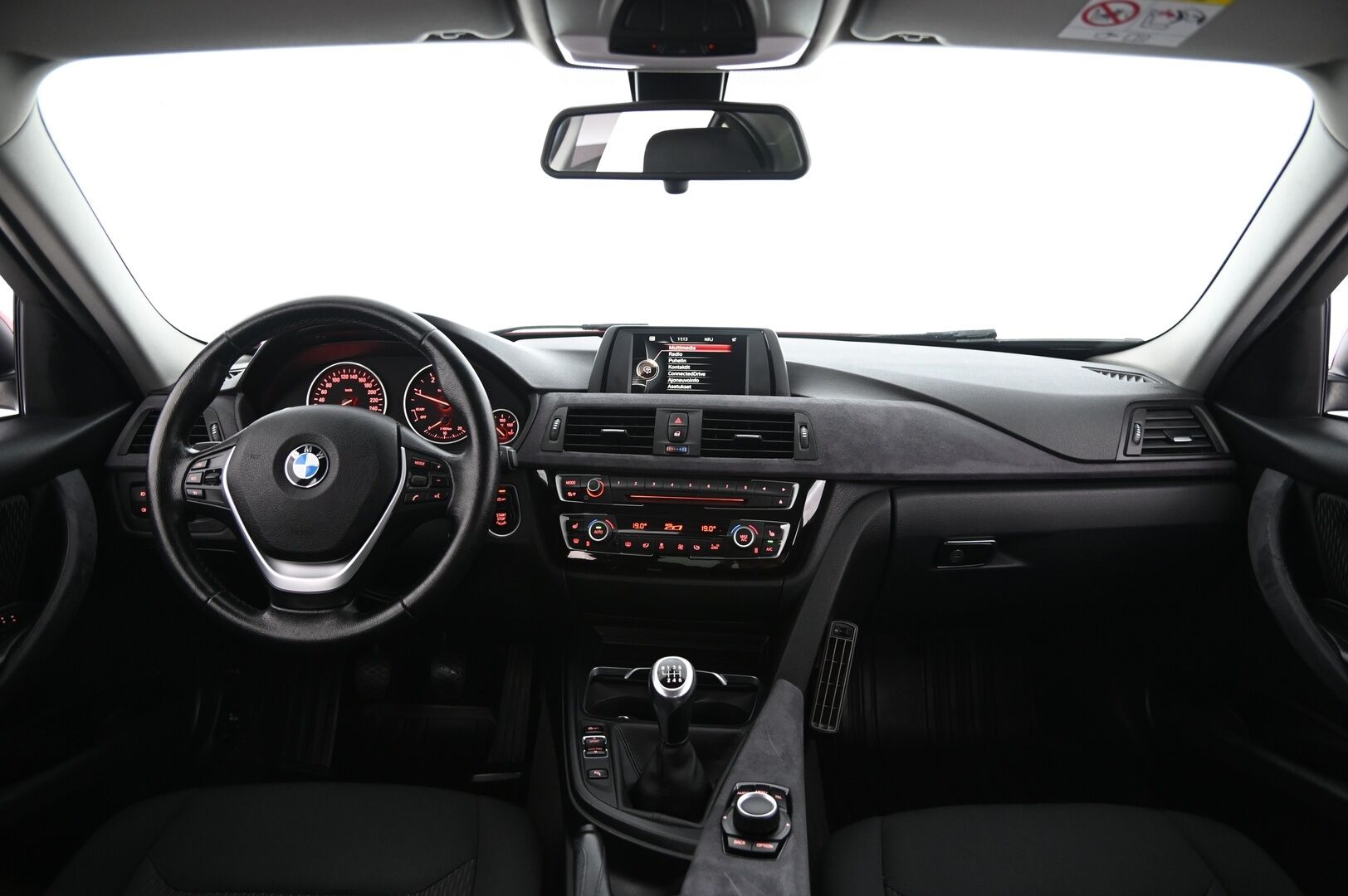 BMW 316 2016 F30 LCI Sedan Business *LED / Bluetooth / P.tutkat / Lohkolämmitin & sisäpistoke / Vakkari* - 2x hyvät renkaat / Juuri huollettu!