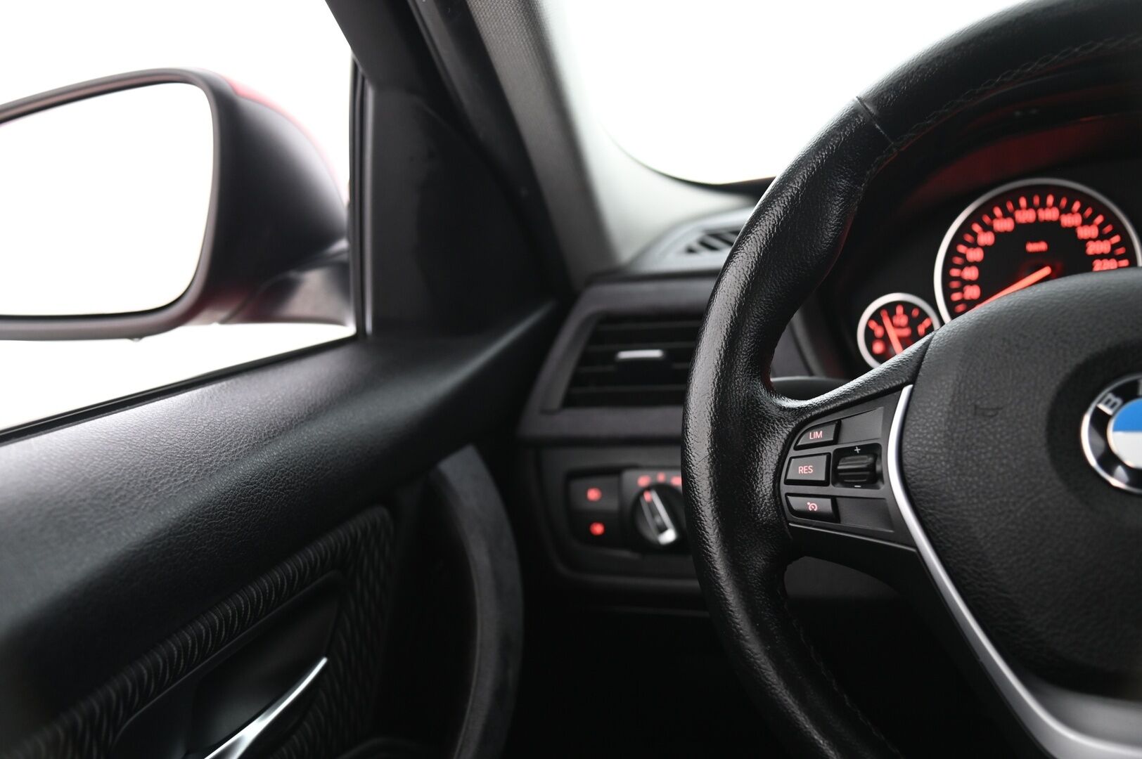 BMW 316 2016 F30 LCI Sedan Business *LED / Bluetooth / P.tutkat / Lohkolämmitin & sisäpistoke / Vakkari* - 2x hyvät renkaat / Juuri huollettu!