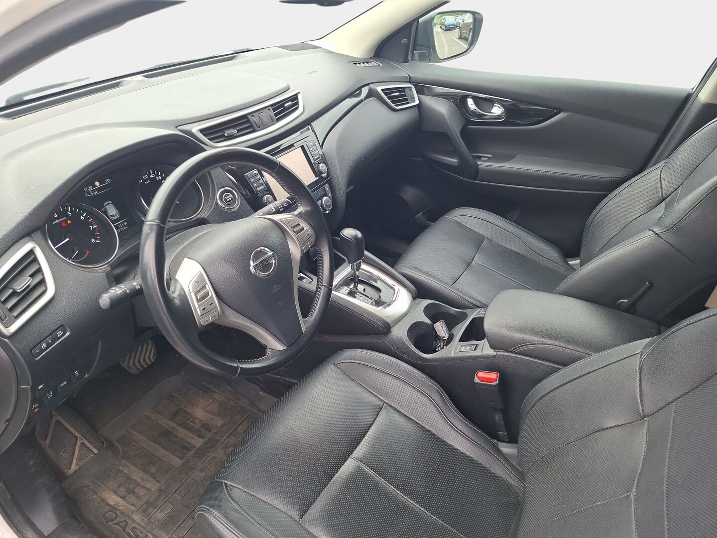 Nissan Qashqai 2016 DIG-T 115 Business 360 2WD Xtronic E6 Leather - Peruutuskamera | Vetokoukku | Navi | Lämmitettävä tuulilasi | Navi