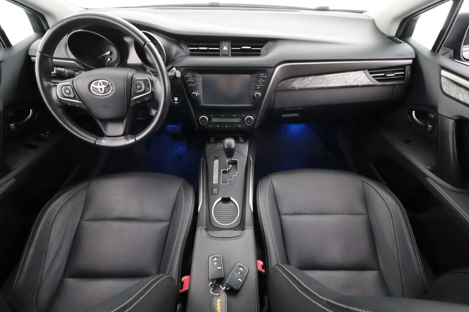 Toyota Avensis 2016 1,8 Valvematic Premium Touring Sports Multidrive S - | 1 Omistajalta | Merkkihuollettu | Nahat | Muistipenkki | Lasikatto | LED | Navi | Vakkari | Lohko | P.Kamera | Suomi-auto | Kahdet Renkaat |