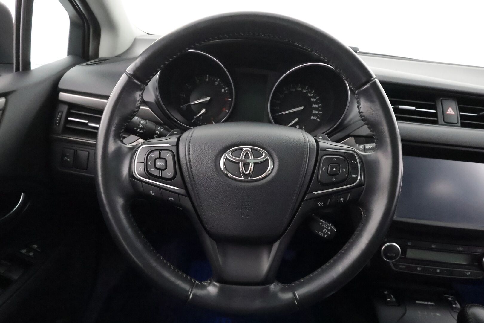 Toyota Avensis 2016 1,8 Valvematic Premium Touring Sports Multidrive S - | 1 Omistajalta | Merkkihuollettu | Nahat | Muistipenkki | Lasikatto | LED | Navi | Vakkari | Lohko | P.Kamera | Suomi-auto | Kahdet Renkaat |