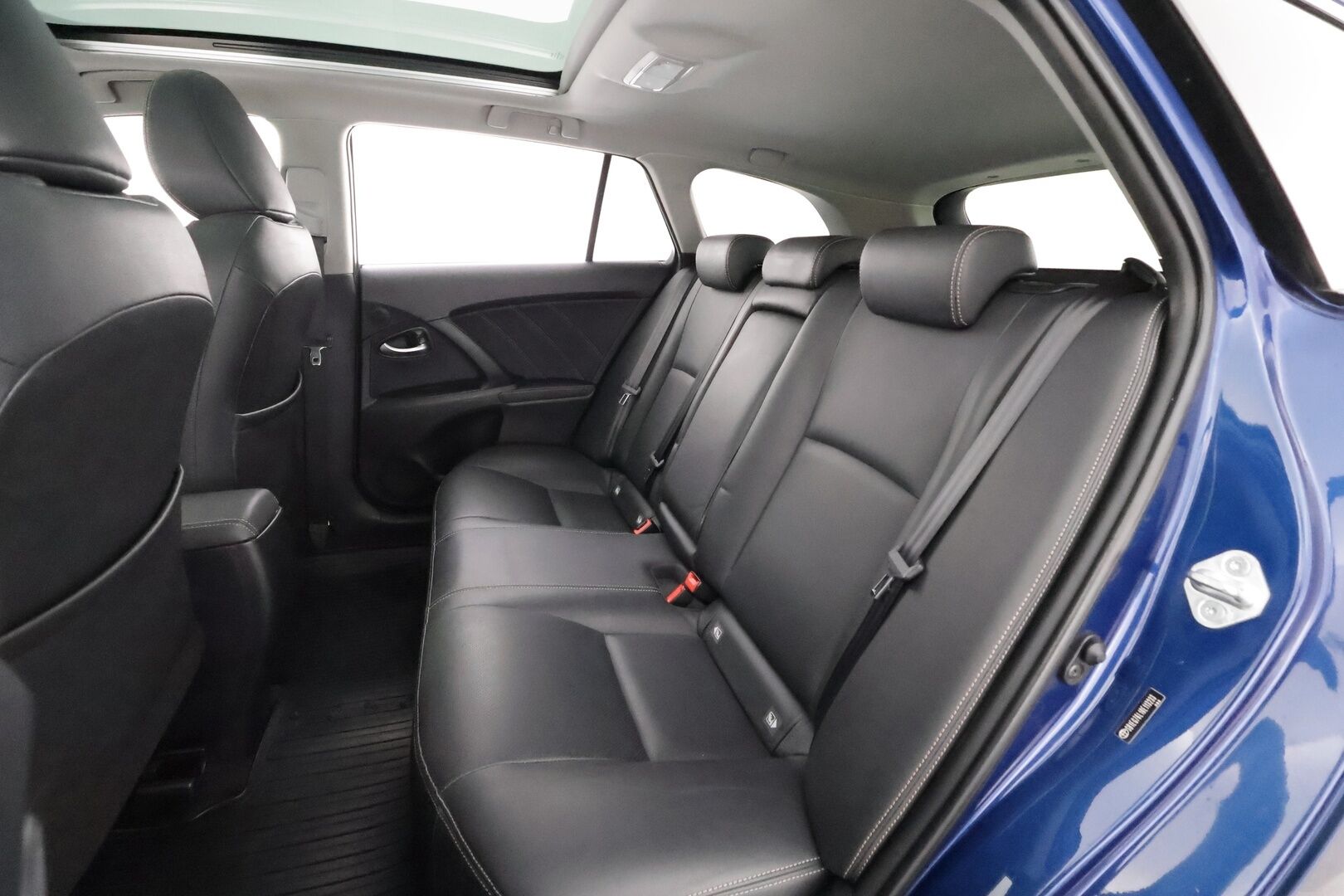 Toyota Avensis 2016 1,8 Valvematic Premium Touring Sports Multidrive S - | 1 Omistajalta | Merkkihuollettu | Nahat | Muistipenkki | Lasikatto | LED | Navi | Vakkari | Lohko | P.Kamera | Suomi-auto | Kahdet Renkaat |