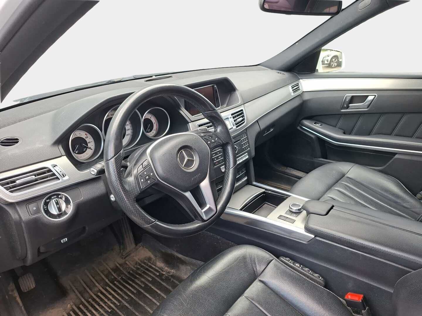Mercedes-Benz E 2015 200 BlueTec A Business - Myydään vain Huutokaupat.com | Myydään vain Yritys-Outlet | TODELLA SIISTI | Ortopedi | 2x OEM alut | Vakionopeuden säädin | P.tutkat |