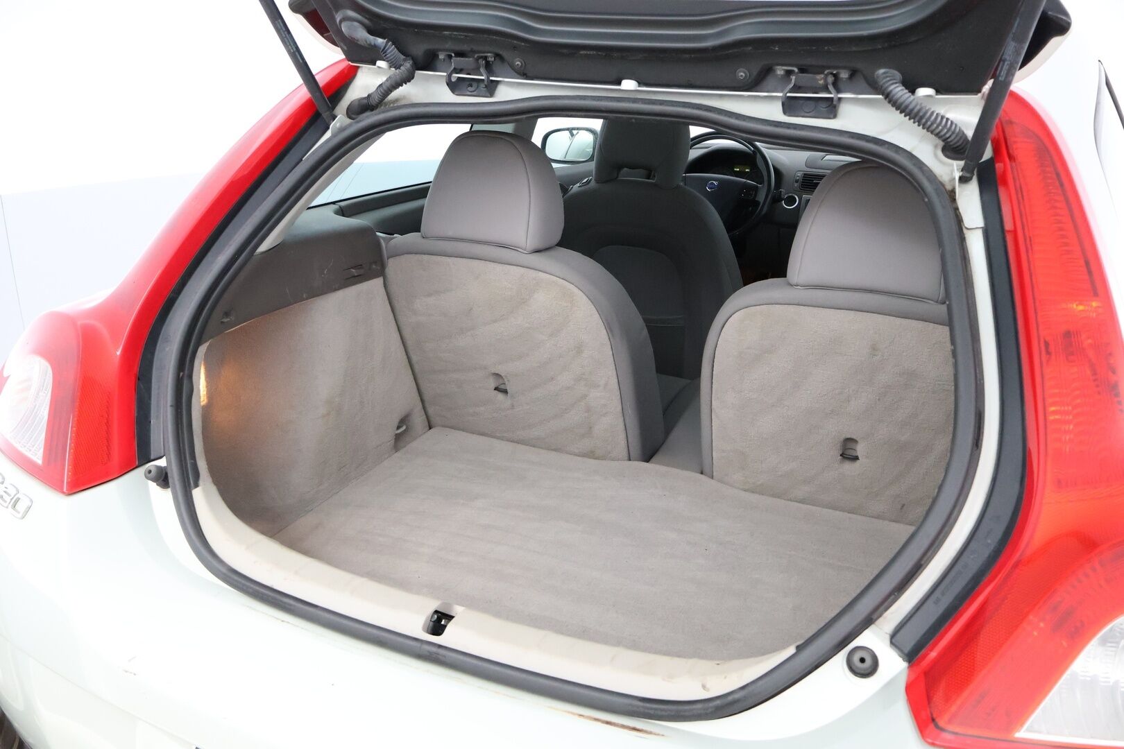 Volvo C30 2007 Coupe T5 Summum - DynAudio / Kattoluukku / Muistipenkit / Xenon / BLIS / Vakkari / Harvoin tarjolla!