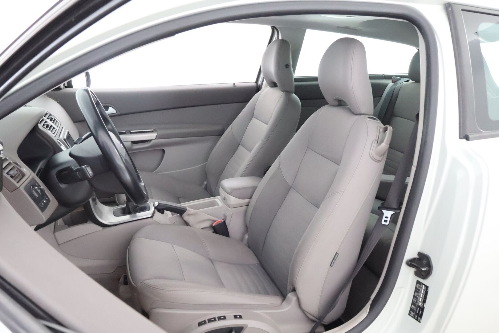 Volvo C30 2007 Coupe T5 Summum - DynAudio / Kattoluukku / Muistipenkit / Xenon / BLIS / Vakkari / Harvoin tarjolla!