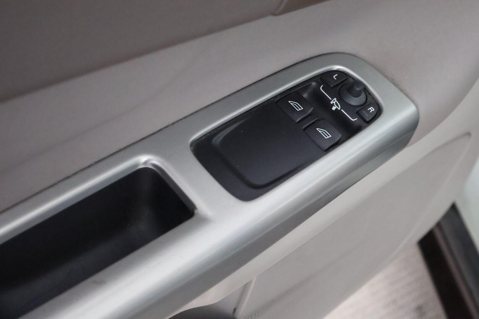 Volvo C30 2007 Coupe T5 Summum - DynAudio / Kattoluukku / Muistipenkit / Xenon / BLIS / Vakkari / Harvoin tarjolla!