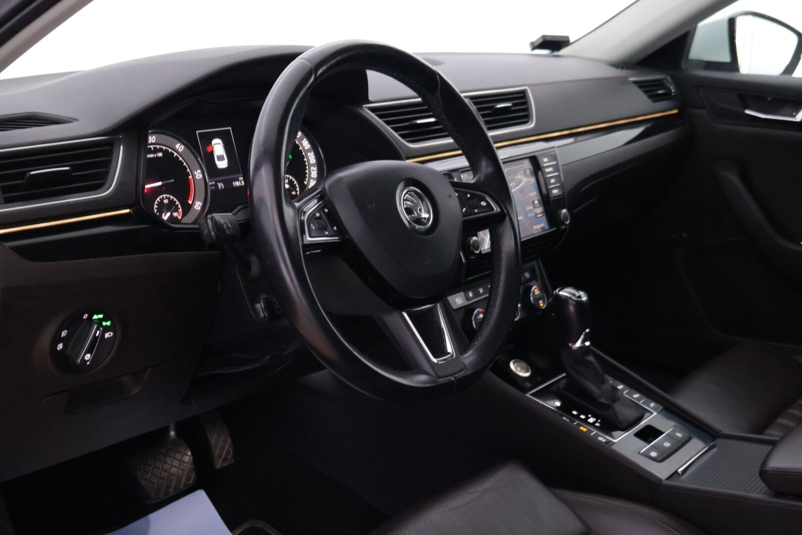 Skoda Superb 2016 2.0 TDI 190 4x4 L&K DSG Aut. - | ACC | Webasto | Muistipenkki | P-Kamera | S-Koukku | Tutkat | Navi | Panorama | Kessy | Ambient | Ilmastoidut Sporttinahat | S-Luukku |