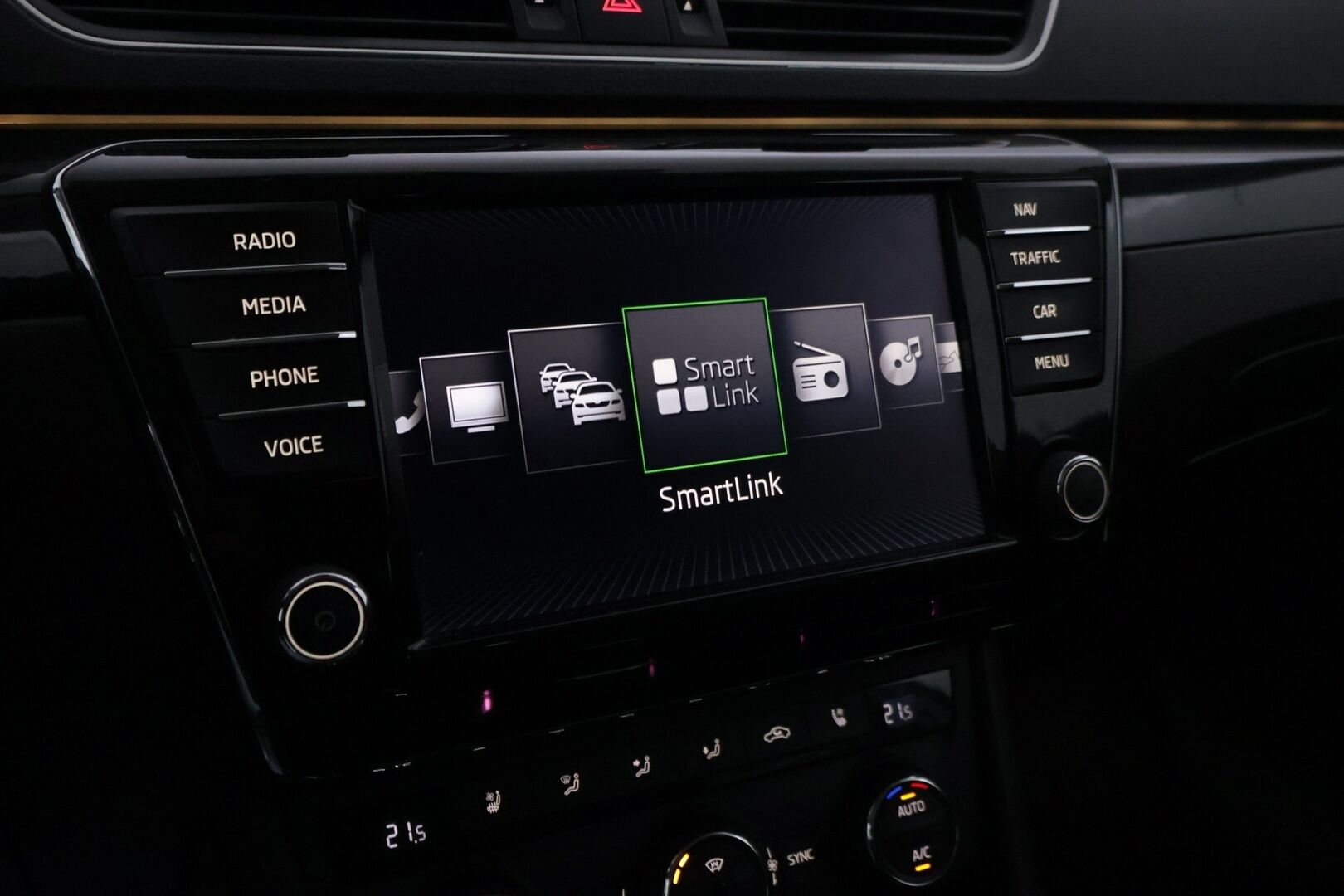 Skoda Superb 2016 2.0 TDI 190 4x4 L&K DSG Aut. - | ACC | Webasto | Muistipenkki | P-Kamera | S-Koukku | Tutkat | Navi | Panorama | Kessy | Ambient | Ilmastoidut Sporttinahat | S-Luukku |