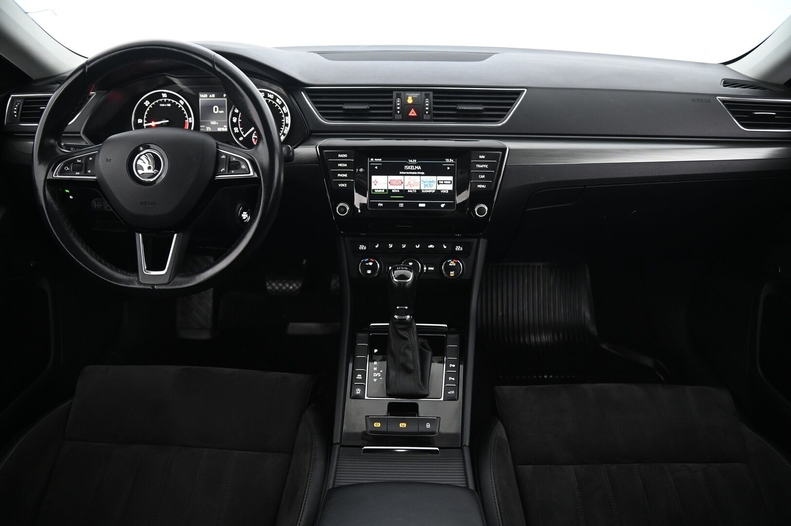 Skoda Superb 2016 Combi 2,0 TDI 150 Style DSG Autom * Webasto / Adaptiivinen vakionopeudensäädin / Canton / S-luukku / Nahka - Alcantara - Suomi-Auto / 2x Avain / 2x Renkaat & Vanteet / kaukovaloautomatiikka