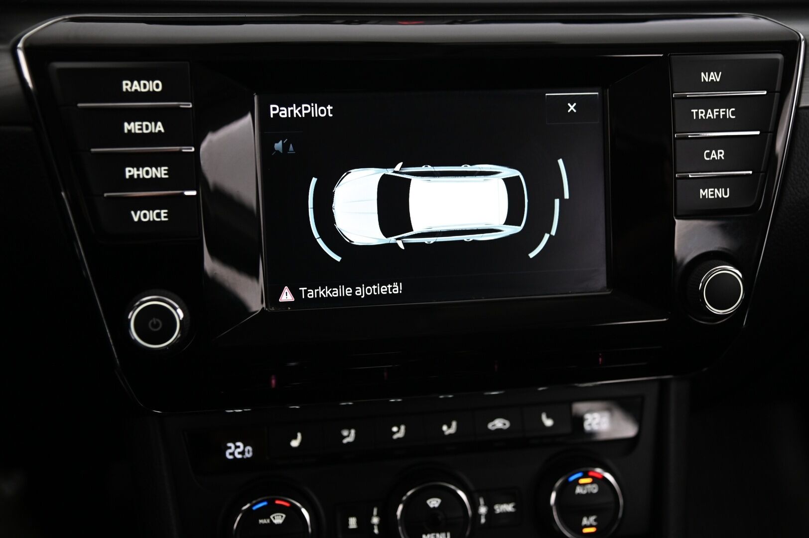 Skoda Superb 2016 Combi 2,0 TDI 150 Style DSG Autom * Webasto / Adaptiivinen vakionopeudensäädin / Canton / S-luukku / Nahka - Alcantara - Suomi-Auto / 2x Avain / 2x Renkaat & Vanteet / kaukovaloautomatiikka