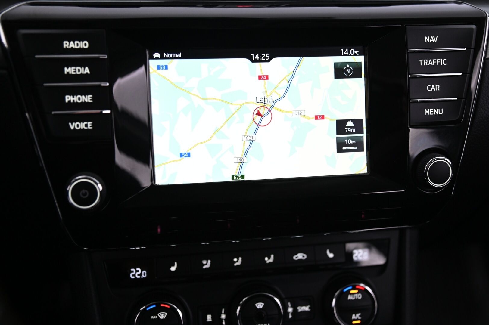 Skoda Superb 2016 Combi 2,0 TDI 150 Style DSG Autom * Webasto / Adaptiivinen vakionopeudensäädin / Canton / S-luukku / Nahka - Alcantara - Suomi-Auto / 2x Avain / 2x Renkaat & Vanteet / kaukovaloautomatiikka