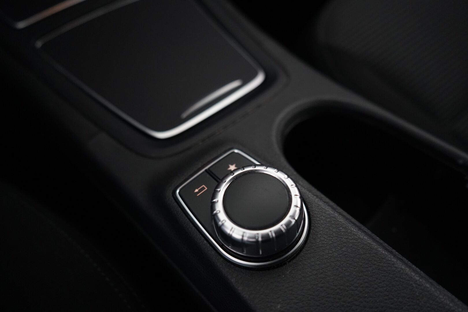 Mercedes-Benz B 2015 180 d A Premium Business *Webasto / Kamera /  Bluetooth / Vakionopeudensäädin* - Suomi-auto / Juuri katsastettu ja huollettu / Kahdet OEM Vanteet