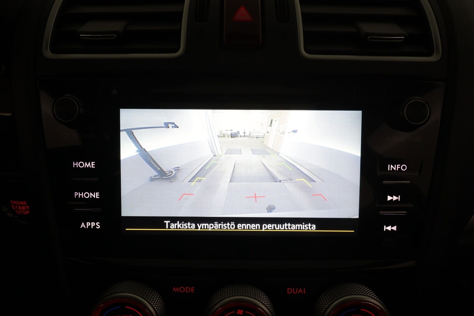 Subaru Forester 2015 2,0i XE CVT * Lasikattoluukku / Vakkari / P.kamera / Koukku / Webasto / KeylessGo / Nahat / Sähköpenkki / Sähköluukku * - Suomi-auto / Kahdet renkaat aluvanteilla