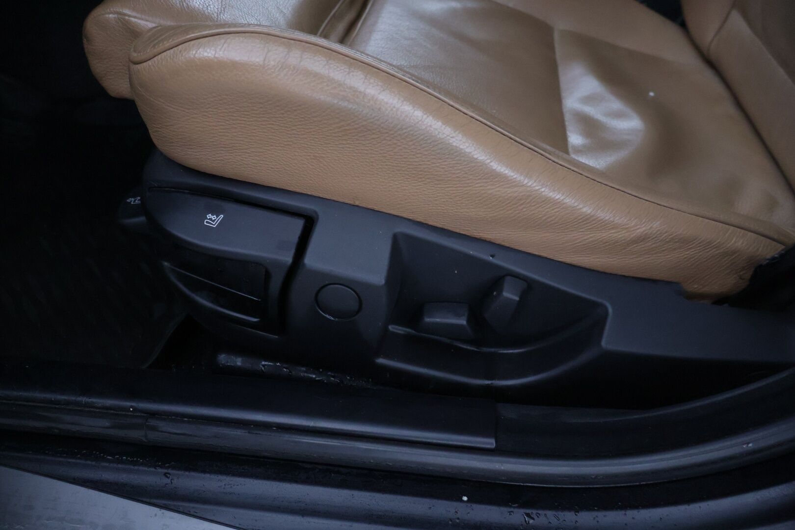 BMW 530 2010 530D XDRIVE E61 Touring * YritysOutlet - Myydään vain yrityksille / M Sport / Nahkasisusta / Prof.Navi / Hifit * - * Tämä auto myydään YritysOutlet -valikoimasta vain yritykselle *