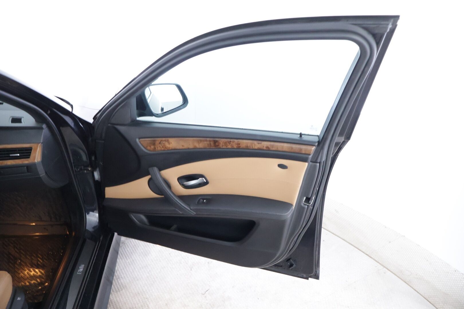 BMW 530 2010 530D XDRIVE E61 Touring * YritysOutlet - Myydään vain yrityksille / M Sport / Nahkasisusta / Prof.Navi / Hifit * - * Tämä auto myydään YritysOutlet -valikoimasta vain yritykselle *