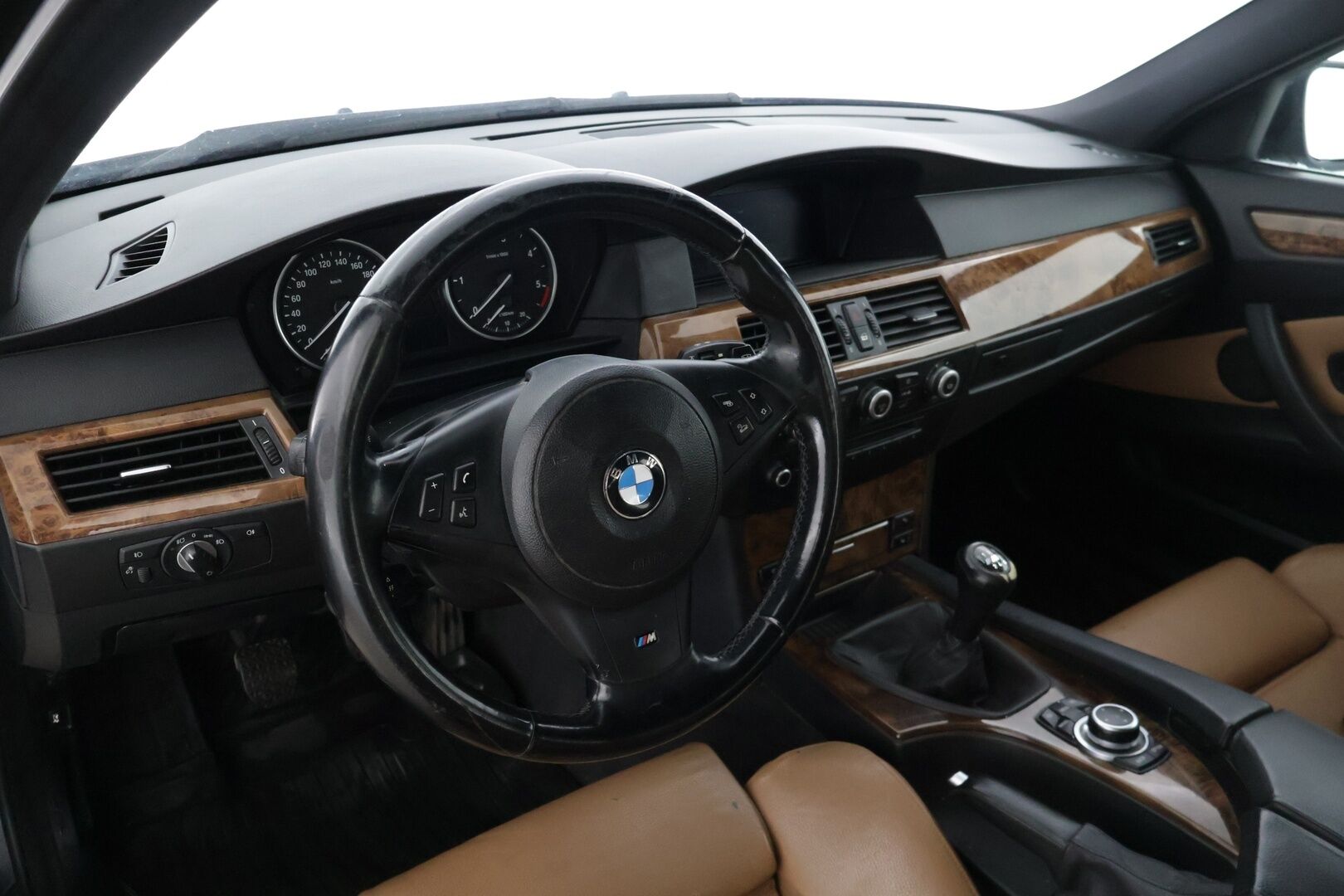 BMW 530 2010 530D XDRIVE E61 Touring * YritysOutlet - Myydään vain yrityksille / M Sport / Nahkasisusta / Prof.Navi / Hifit * - * Tämä auto myydään YritysOutlet -valikoimasta vain yritykselle *