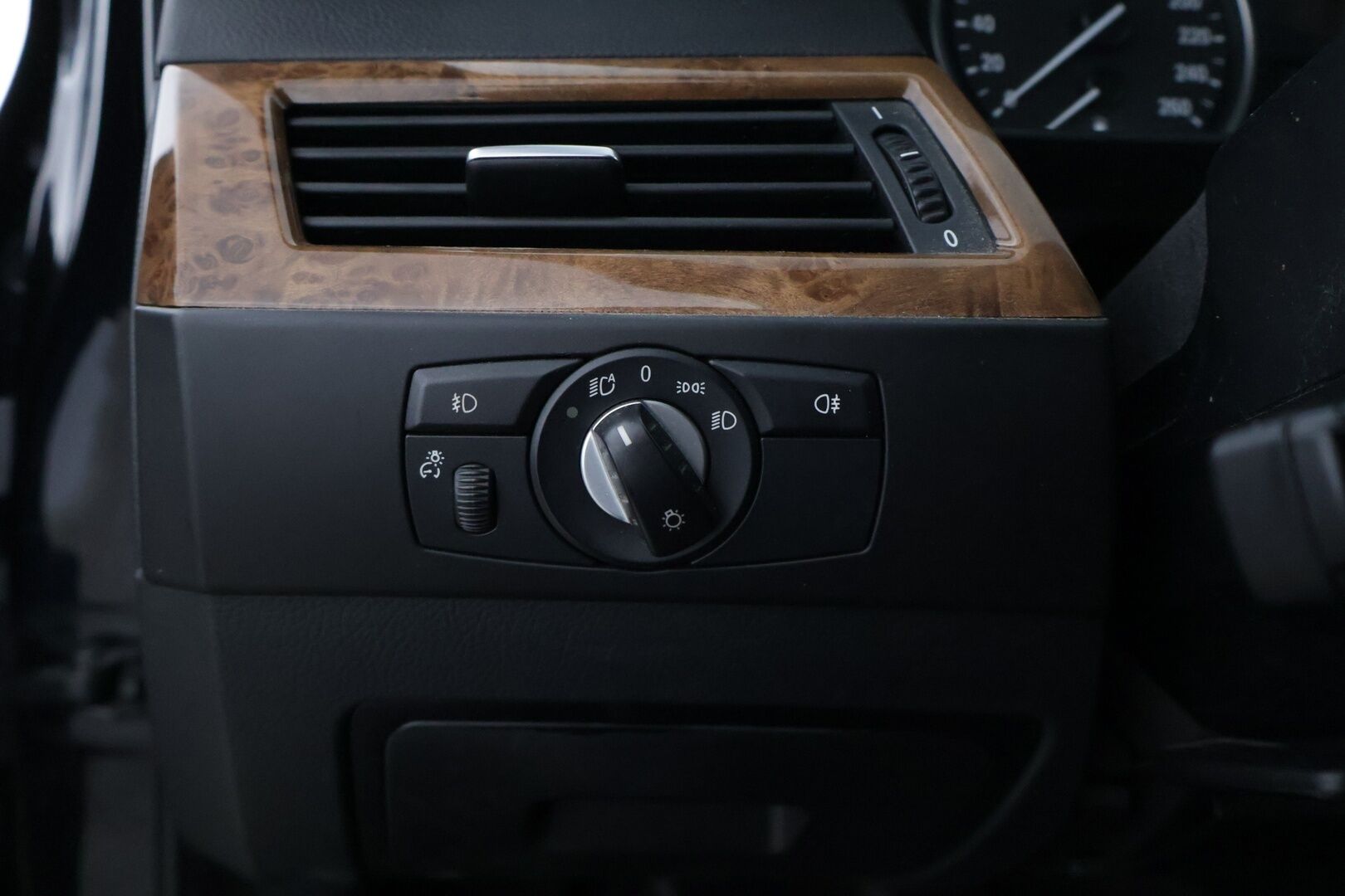 BMW 530 2010 530D XDRIVE E61 Touring * YritysOutlet - Myydään vain yrityksille / M Sport / Nahkasisusta / Prof.Navi / Hifit * - * Tämä auto myydään YritysOutlet -valikoimasta vain yritykselle *
