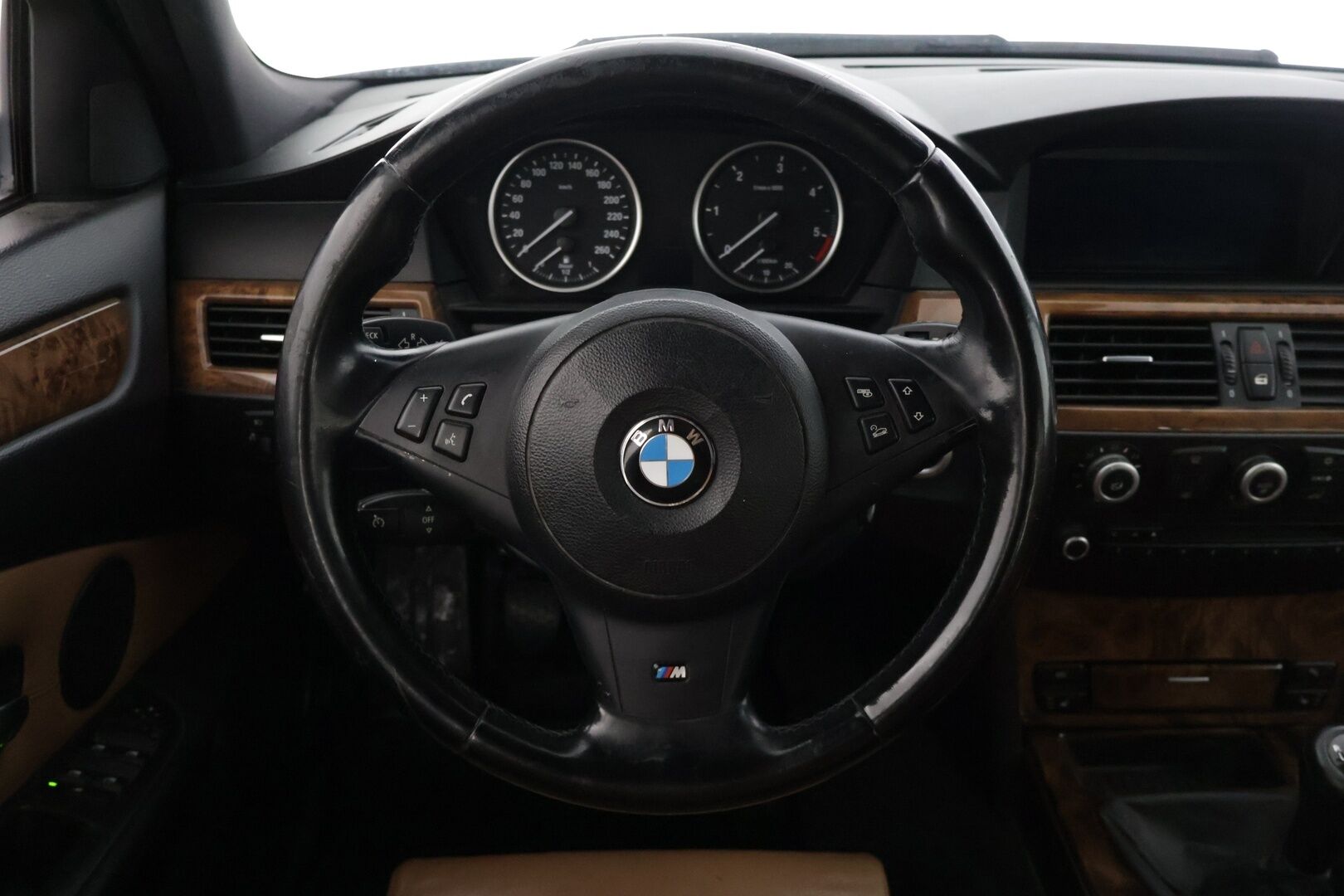 BMW 530 2010 530D XDRIVE E61 Touring * YritysOutlet - Myydään vain yrityksille / M Sport / Nahkasisusta / Prof.Navi / Hifit * - * Tämä auto myydään YritysOutlet -valikoimasta vain yritykselle *