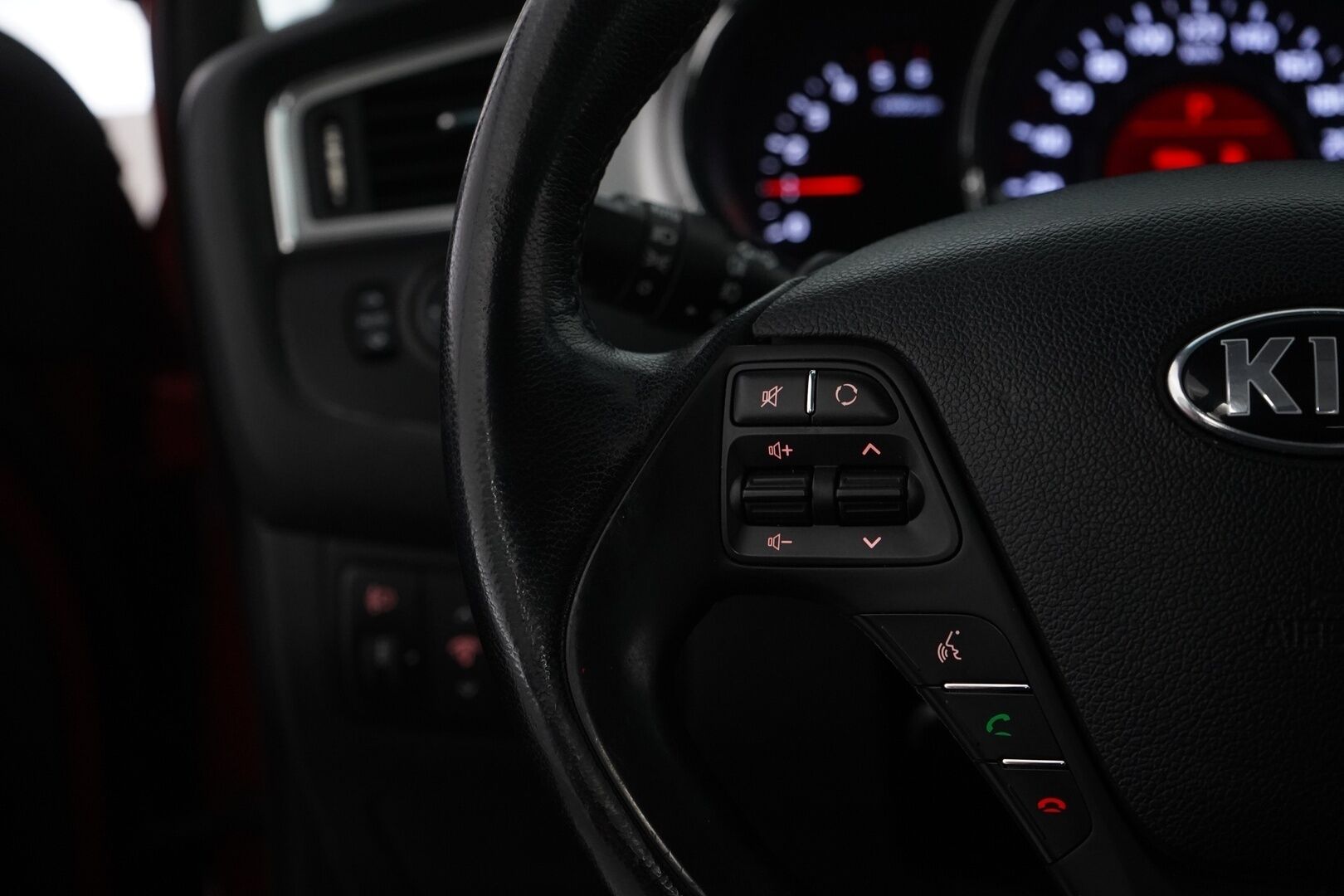 Kia cee'd 2015 1,6 CRDi ISG 136hv EX SW DCT A/T Ecodynamics *Kamera / Ratinlämmitin / Koukku / Lohko / Vakkari / Bluetooth* - Suomi-auto / Kahdet renkaat / Fiksut huollot