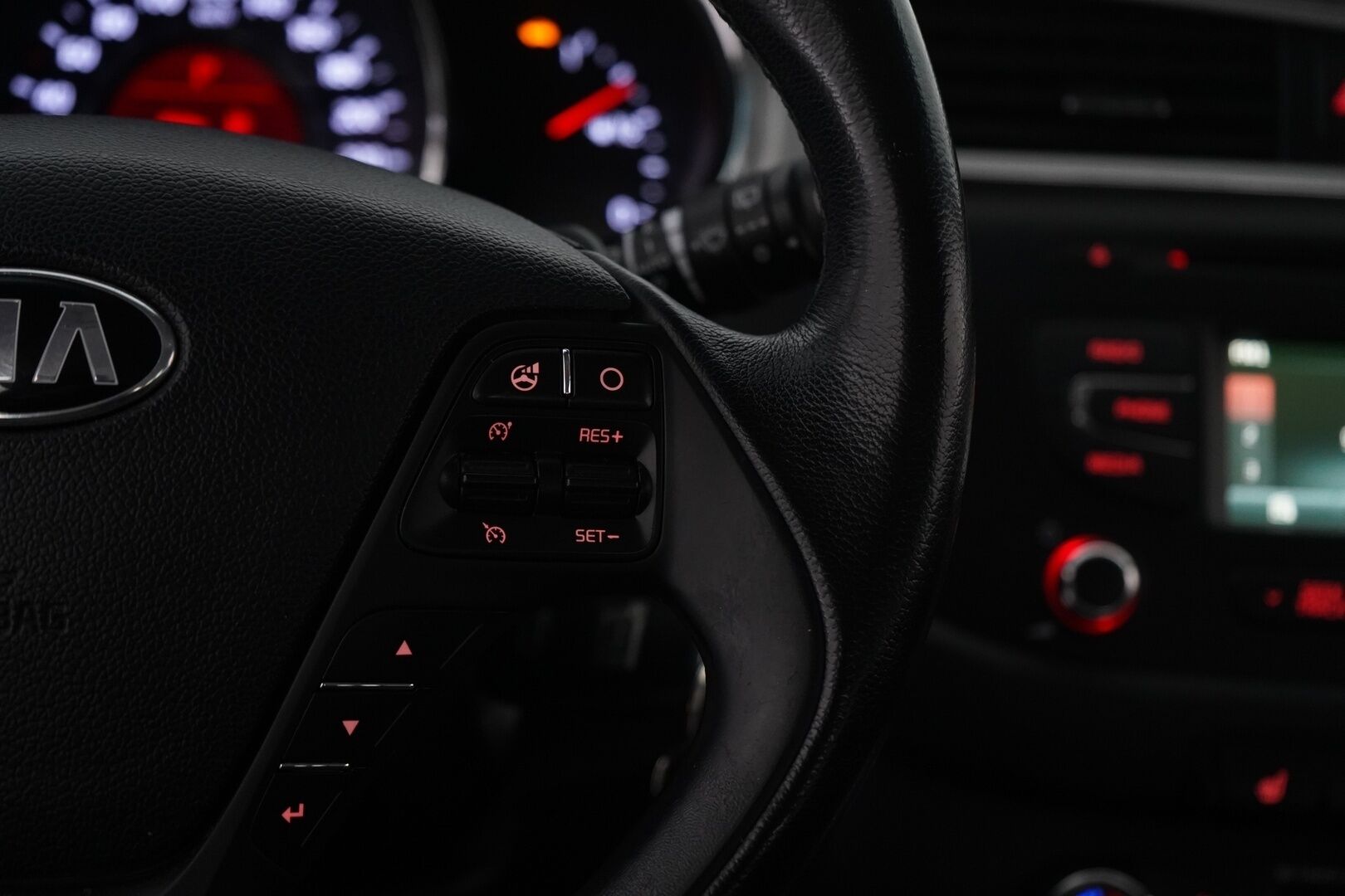 Kia cee'd 2015 1,6 CRDi ISG 136hv EX SW DCT A/T Ecodynamics *Kamera / Ratinlämmitin / Koukku / Lohko / Vakkari / Bluetooth* - Suomi-auto / Kahdet renkaat / Fiksut huollot