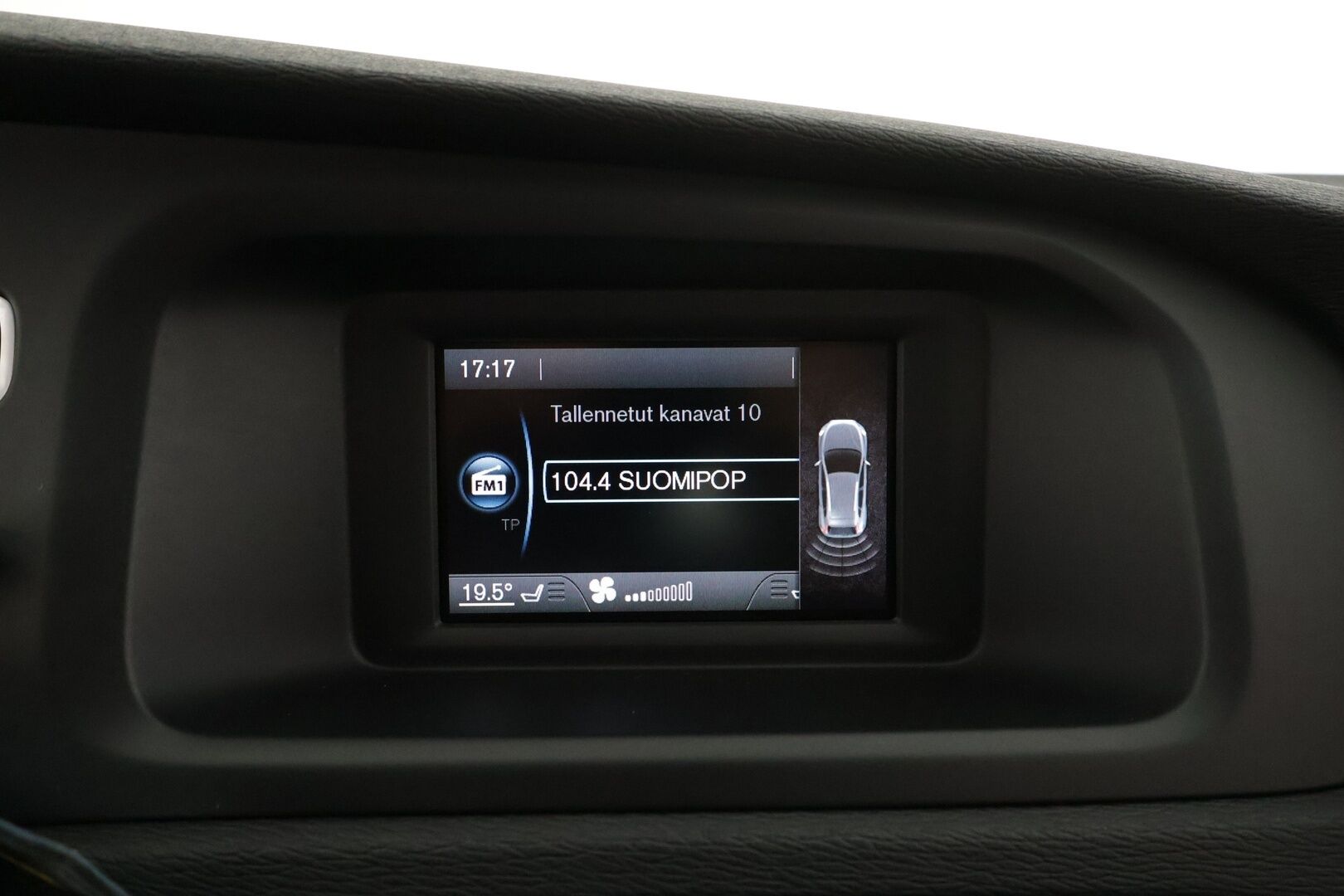 Volvo V40 Cross Country 2016 T3 Business aut * Suomi-auto / Vakkari / Webasto / P.tutka / Koukku / Puolinahat * - Kahdet renkaat Volvon aluvanteilla