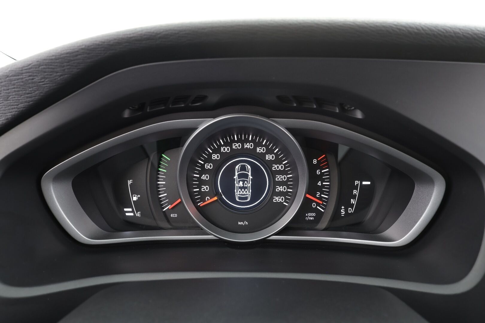 Volvo V40 Cross Country 2016 T3 Business aut * Suomi-auto / Vakkari / Webasto / P.tutka / Koukku / Puolinahat * - Kahdet renkaat Volvon aluvanteilla