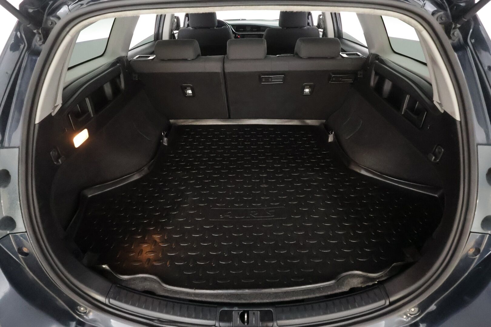 Toyota Auris 2016 Touring Sports 1,8 Hybrid Style * Lasikatto / LED / P.Kamera / Navi / Vakkari / Sisätilanlämmitin * - Suomi-auto / Kahdet renkaat aluvanteilla 