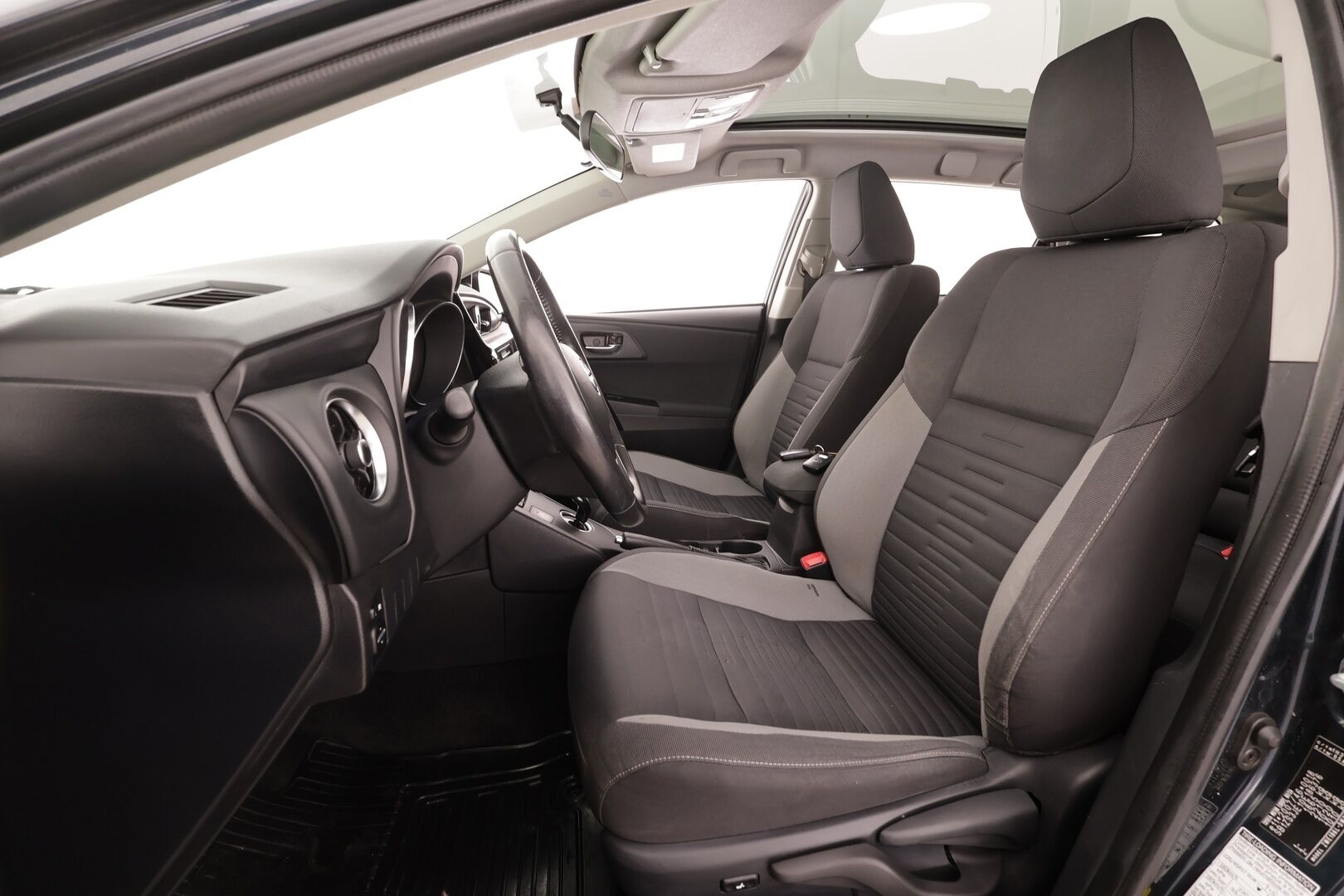 Toyota Auris 2016 Touring Sports 1,8 Hybrid Style * Lasikatto / LED / P.Kamera / Navi / Vakkari / Sisätilanlämmitin * - Suomi-auto / Kahdet renkaat aluvanteilla / Juuri huollettu!