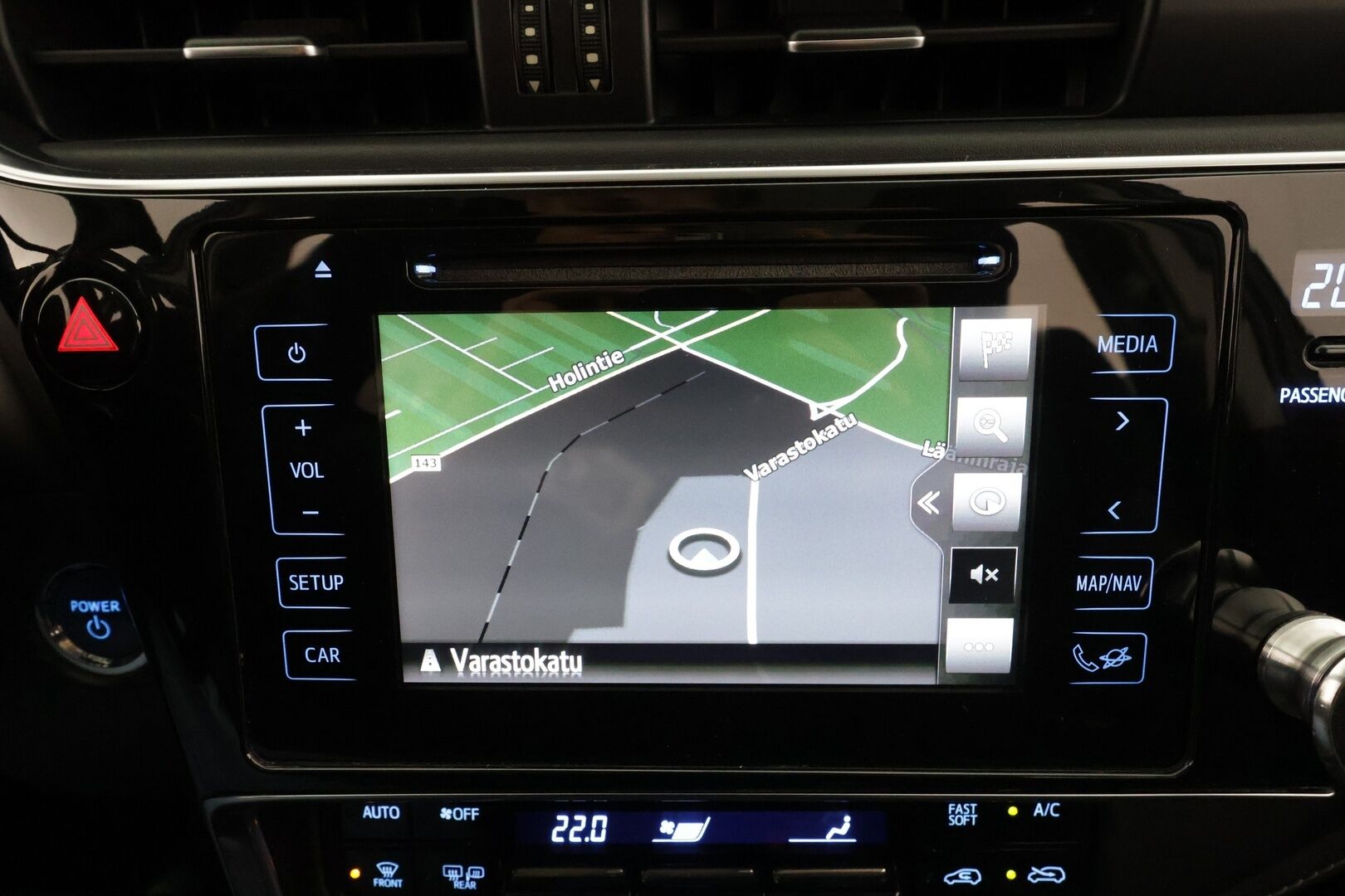 Toyota Auris 2016 Touring Sports 1,8 Hybrid Style * Lasikatto / LED / P.Kamera / Navi / Vakkari / Sisätilanlämmitin * - Suomi-auto / Kahdet renkaat aluvanteilla / Juuri huollettu!