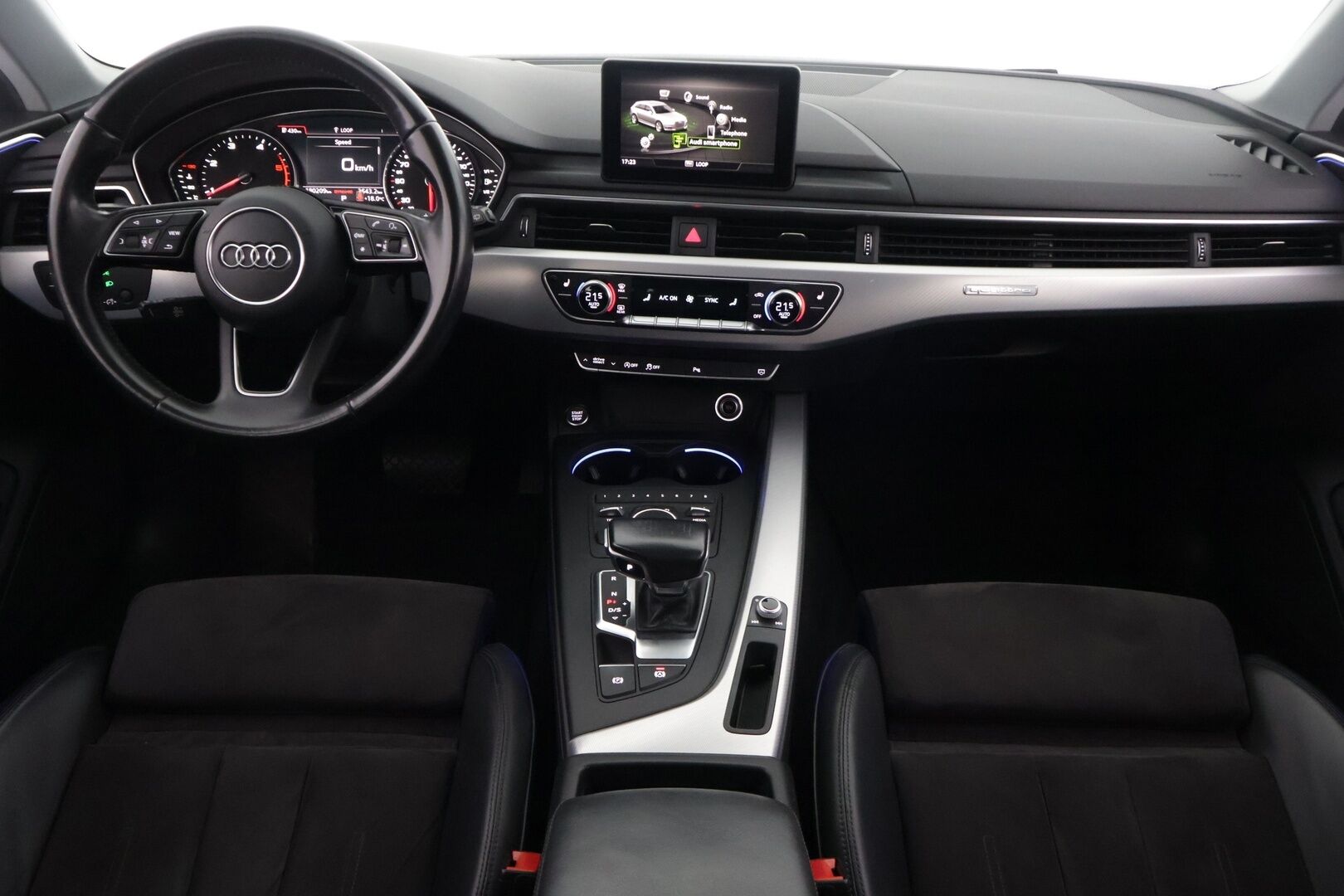 Audi A4 2017 Avant Land of quattro Sport Edition 2,0 TDI 140 kW S tronic / PA-lisälämmitin / Koukku / Sporttipenkit / Matrix LED - *Nahka-alcantara sisusta / Suomi-auto / Tutkat / 2x renkaat aluvanteilla / Vakkari*