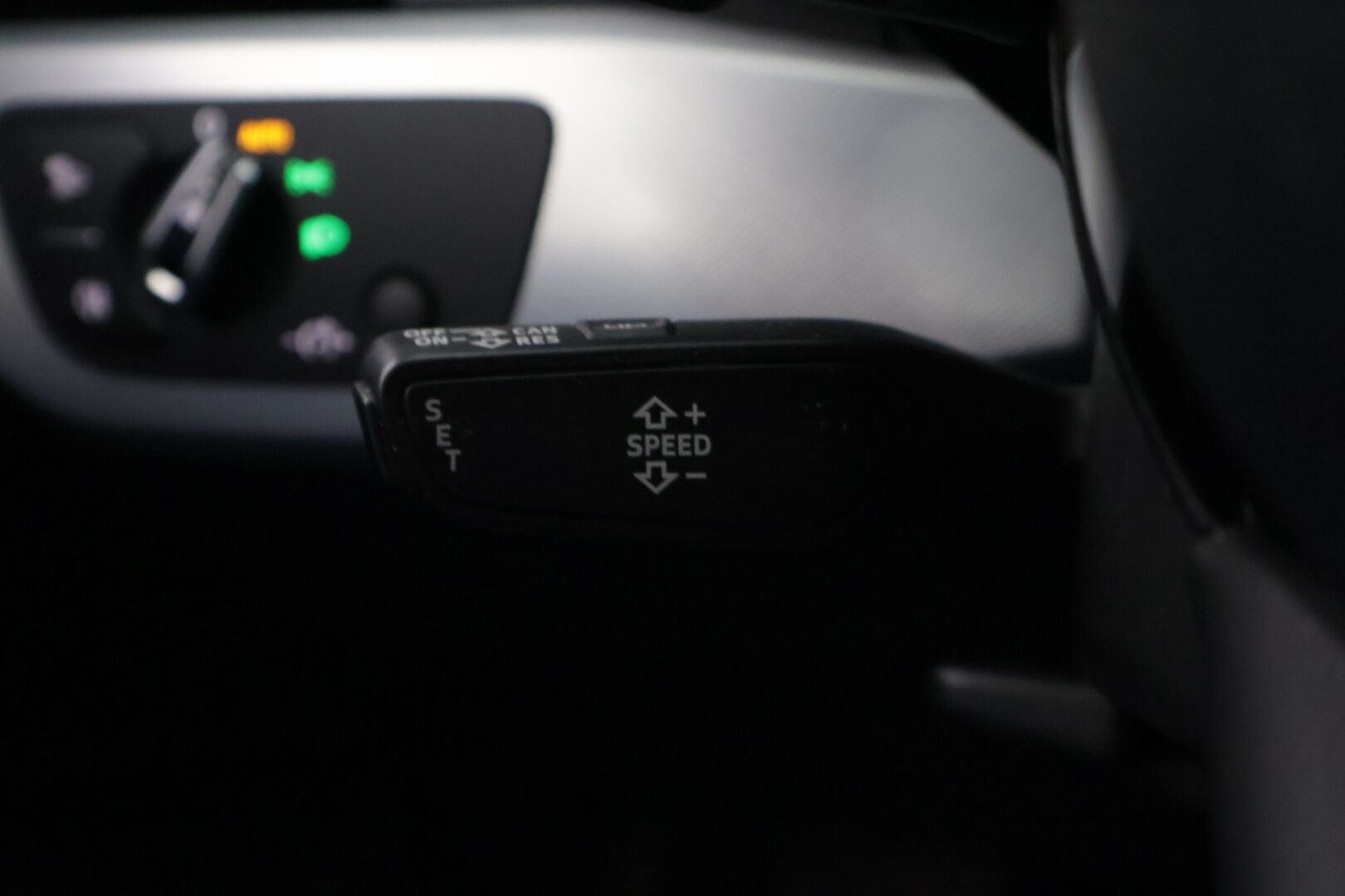 Audi A4 2017 Avant Land of quattro Sport Edition 2,0 TDI 140 kW S tronic / PA-lisälämmitin / Koukku / Sporttipenkit / Matrix LED - *Nahka-alcantara sisusta / Suomi-auto / Tutkat / 2x renkaat aluvanteilla / Vakkari*