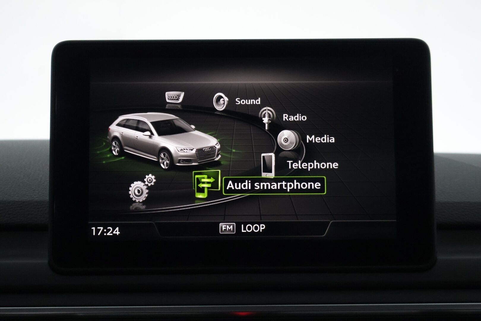 Audi A4 2017 Avant Land of quattro Sport Edition 2,0 TDI 140 kW S tronic / PA-lisälämmitin / Koukku / Sporttipenkit / Matrix LED - *Nahka-alcantara sisusta / Suomi-auto / Tutkat / 2x renkaat aluvanteilla / Vakkari*