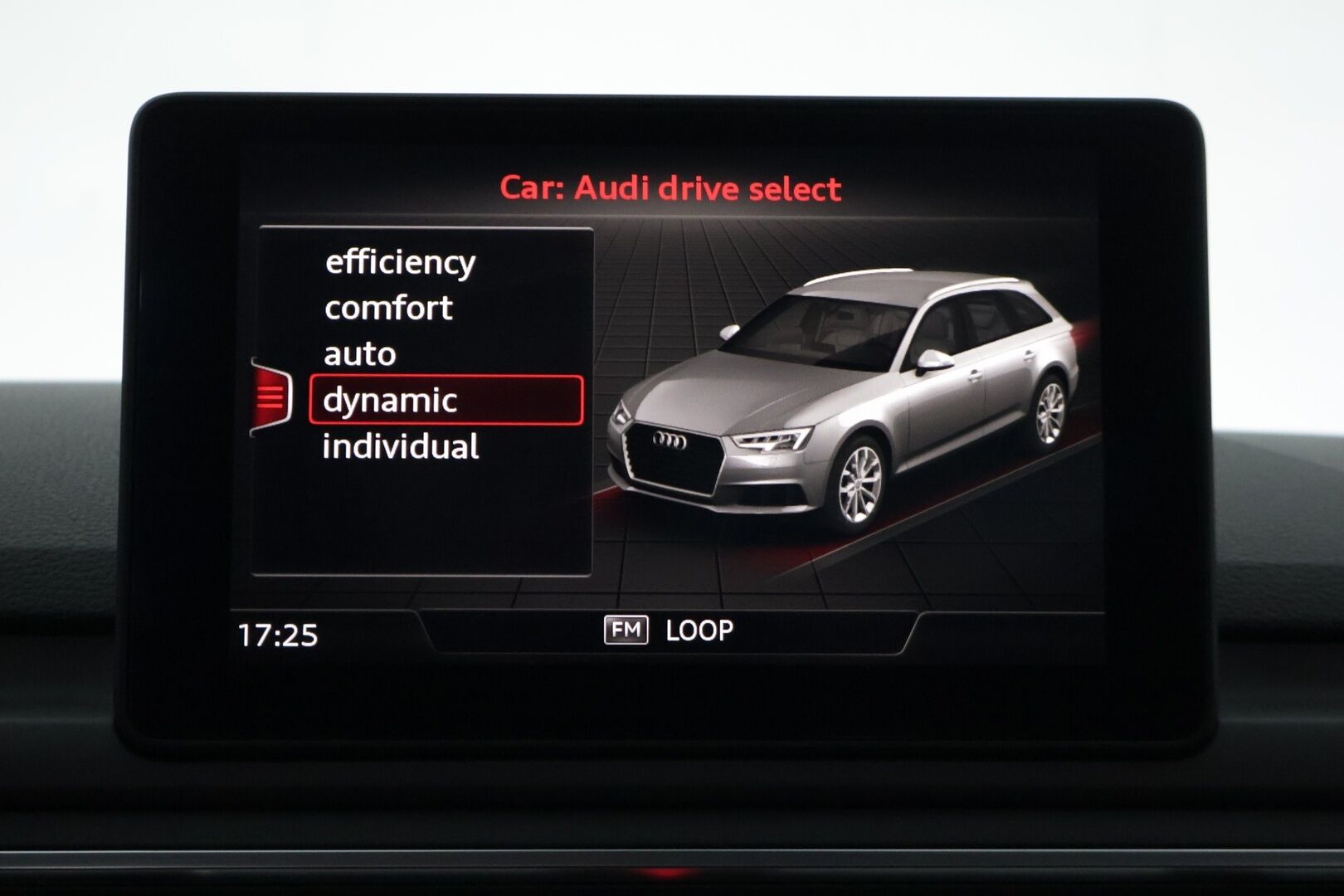 Audi A4 2017 Avant Land of quattro Sport Edition 2,0 TDI 140 kW S tronic / PA-lisälämmitin / Koukku / Sporttipenkit / Matrix LED - *Nahka-alcantara sisusta / Suomi-auto / Tutkat / 2x renkaat aluvanteilla / Vakkari*