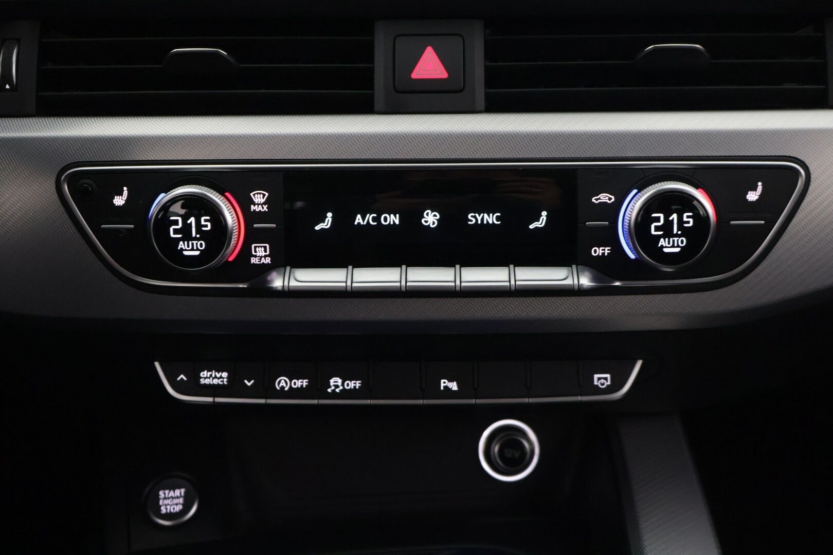 Audi A4 2017 Avant Land of quattro Sport Edition 2,0 TDI 140 kW S tronic / PA-lisälämmitin / Koukku / Sporttipenkit / Matrix LED - *Nahka-alcantara sisusta / Suomi-auto / Tutkat / 2x renkaat aluvanteilla / Vakkari*