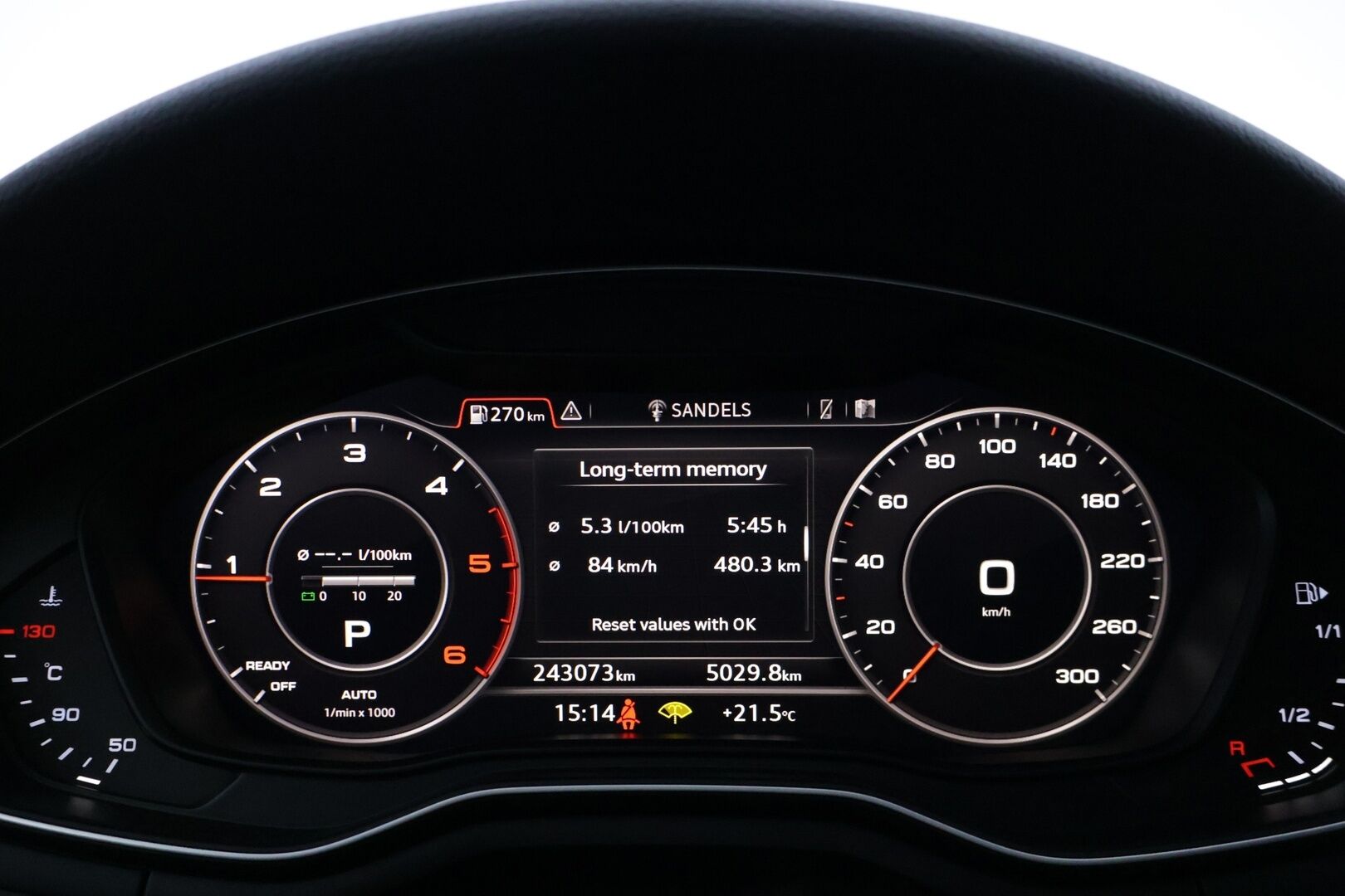 Audi A4 2016 Avant First Edition Business Sport 2,0 TDI 140 kW quattro S tronic *Webasto / Navi / Koukku / Digimittaristo / Audi Connect / Sporttinahat* - Kahdet hyvät renkaat vanteilla / Hyvä huoltohistoria - HULLUT AVAJAISHULINAT KORKOTARJOUS 3,29 %