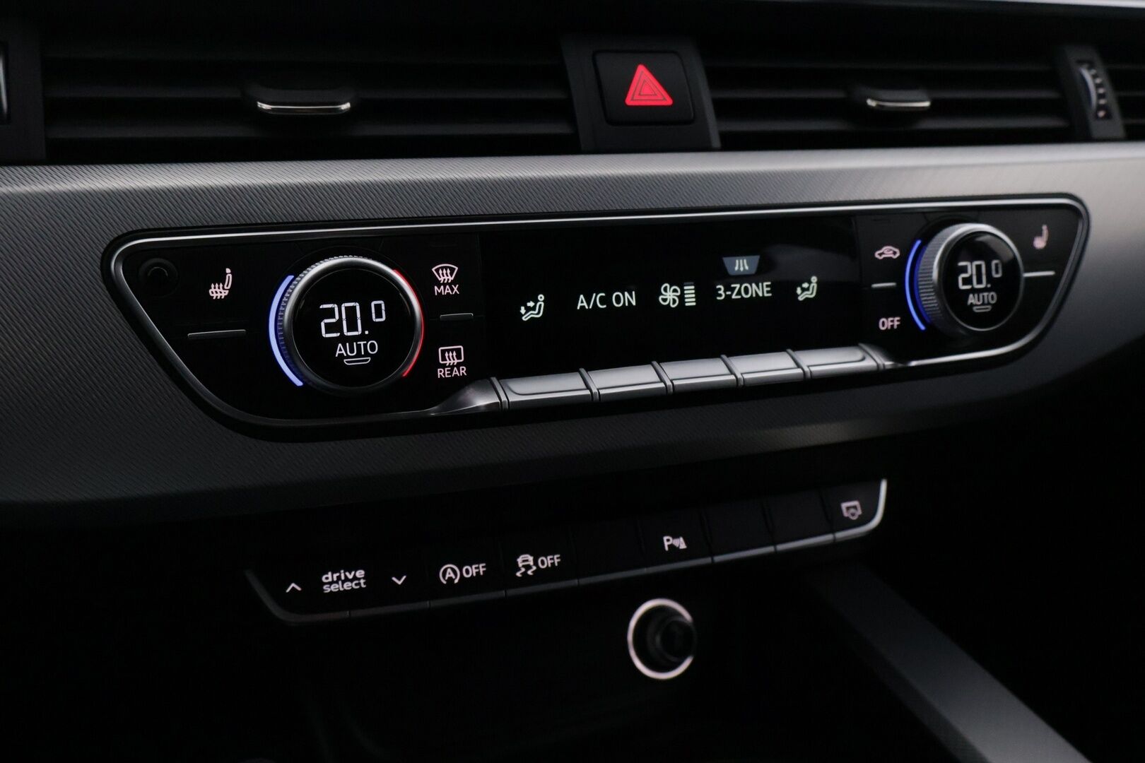 Audi A4 2016 Avant First Edition Business Sport 2,0 TDI 140 kW quattro S tronic *Webasto / Navi / Koukku / Digimittaristo / Audi Connect / Sporttinahat* - Kahdet hyvät renkaat vanteilla / Hyvä huoltohistoria - HULLUT AVAJAISHULINAT KORKOTARJOUS 3,29 %