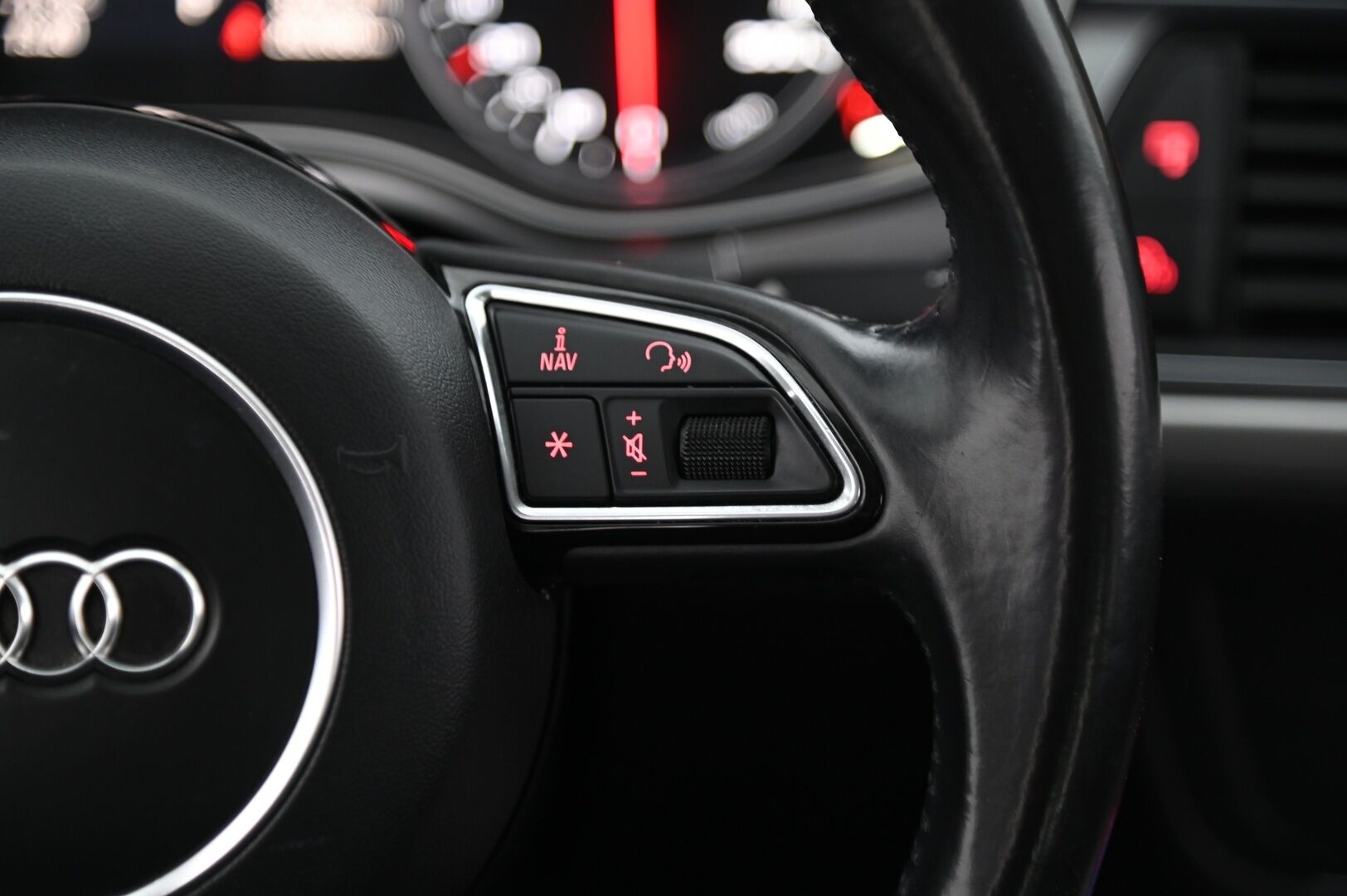 Audi A6 2017 Avant Business Sport 2,0 TDI 110 kW ultra S tronic *Webasto / P.Kamera / Koukku / Sporttipenkit* - *Autossa Nahka-alcantara verhoilu / Tutkat / BT / 2x Alut*