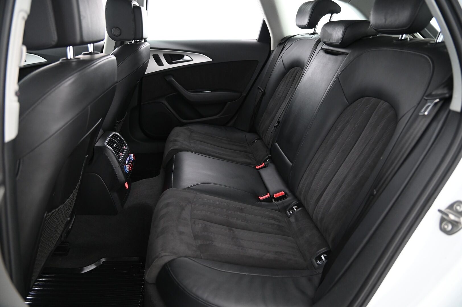 Audi A6 2017 Avant Business Sport 2,0 TDI 110 kW ultra S tronic *Webasto / P.Kamera / Koukku / Sporttipenkit* - *Autossa Nahka-alcantara verhoilu / Tutkat / BT / 2x Alut*