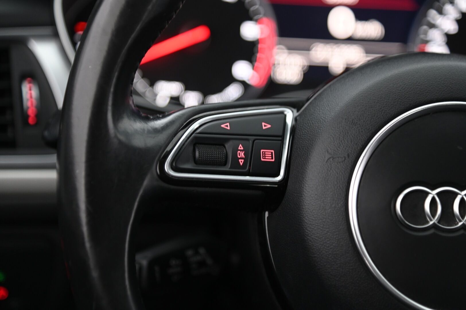 Audi A6 2017 Avant Business Sport 2,0 TDI 110 kW ultra S tronic *Webasto / P.Kamera / Koukku / Sporttipenkit* - *Autossa Nahka-alcantara verhoilu / Tutkat / BT / 2x Alut*