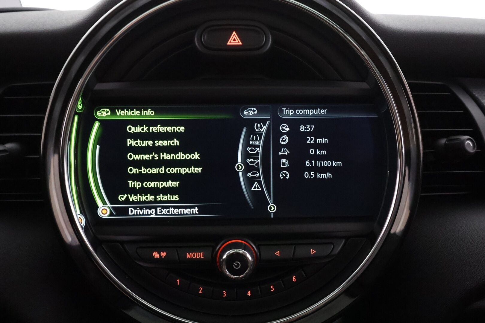 MINI Hatchback 2016 5-ovinen Cooper Business - | Vakkari | Lohko | Adapt Jousitus | P.Tutka | HUD | Panorama | Sporttipenkit | H/K | LED | Suomi-auto | Merkkihuollettu | Kahdet Renkaat |
