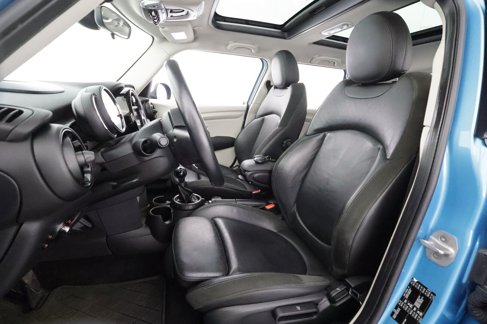 MINI Hatchback 2016 5-ovinen Cooper Business - | Vakkari | Lohko | Adapt Jousitus | P.Tutka | HUD | Panorama | Sporttipenkit | H/K | LED | Suomi-auto | Merkkihuollettu | Kahdet Renkaat |