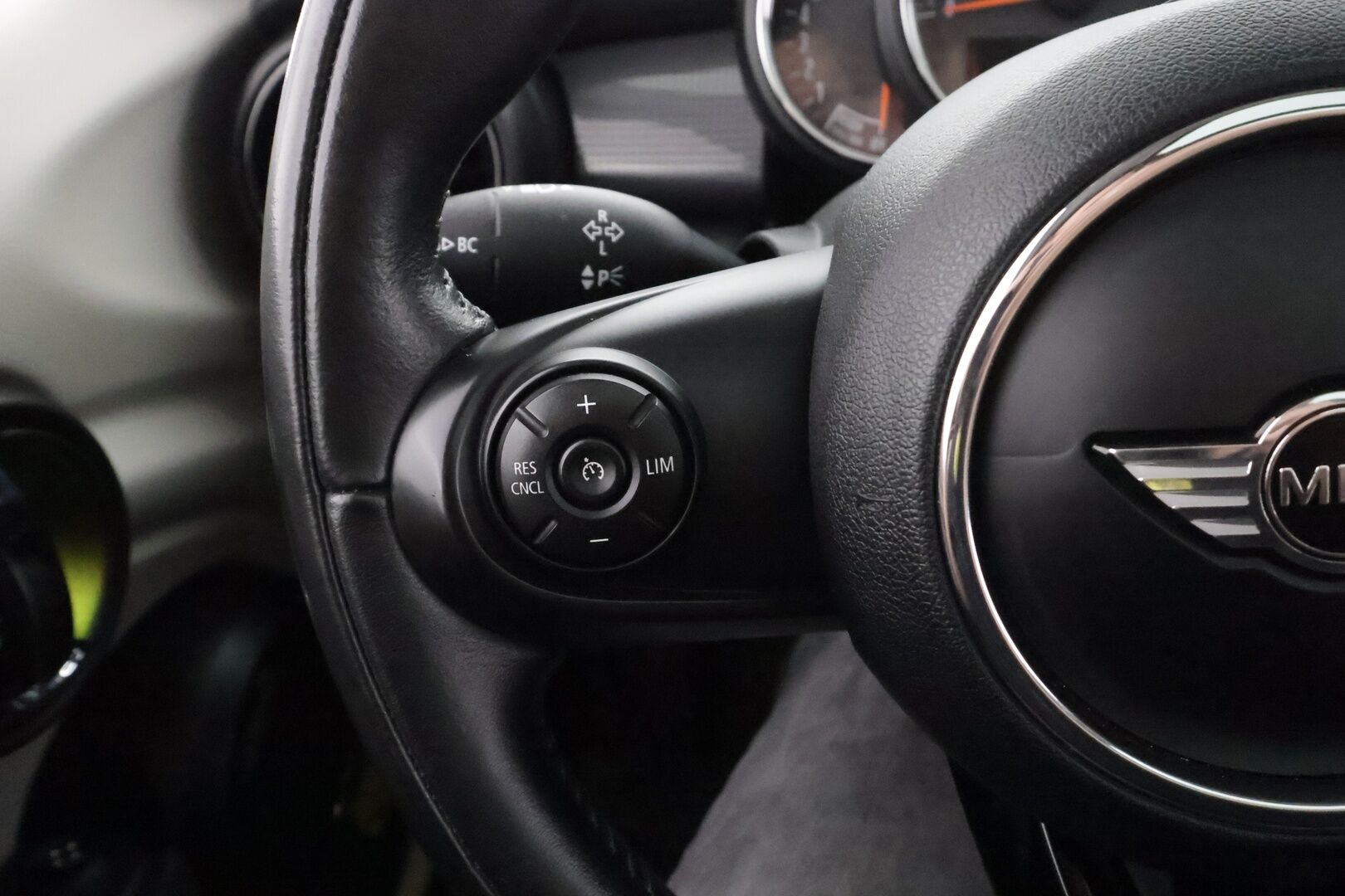 MINI Hatchback 2016 5-ovinen Cooper Business - | Vakkari | Lohko | Adapt Jousitus | P.Tutka | HUD | Panorama | Sporttipenkit | H/K | LED | Suomi-auto | Merkkihuollettu | Kahdet Renkaat |